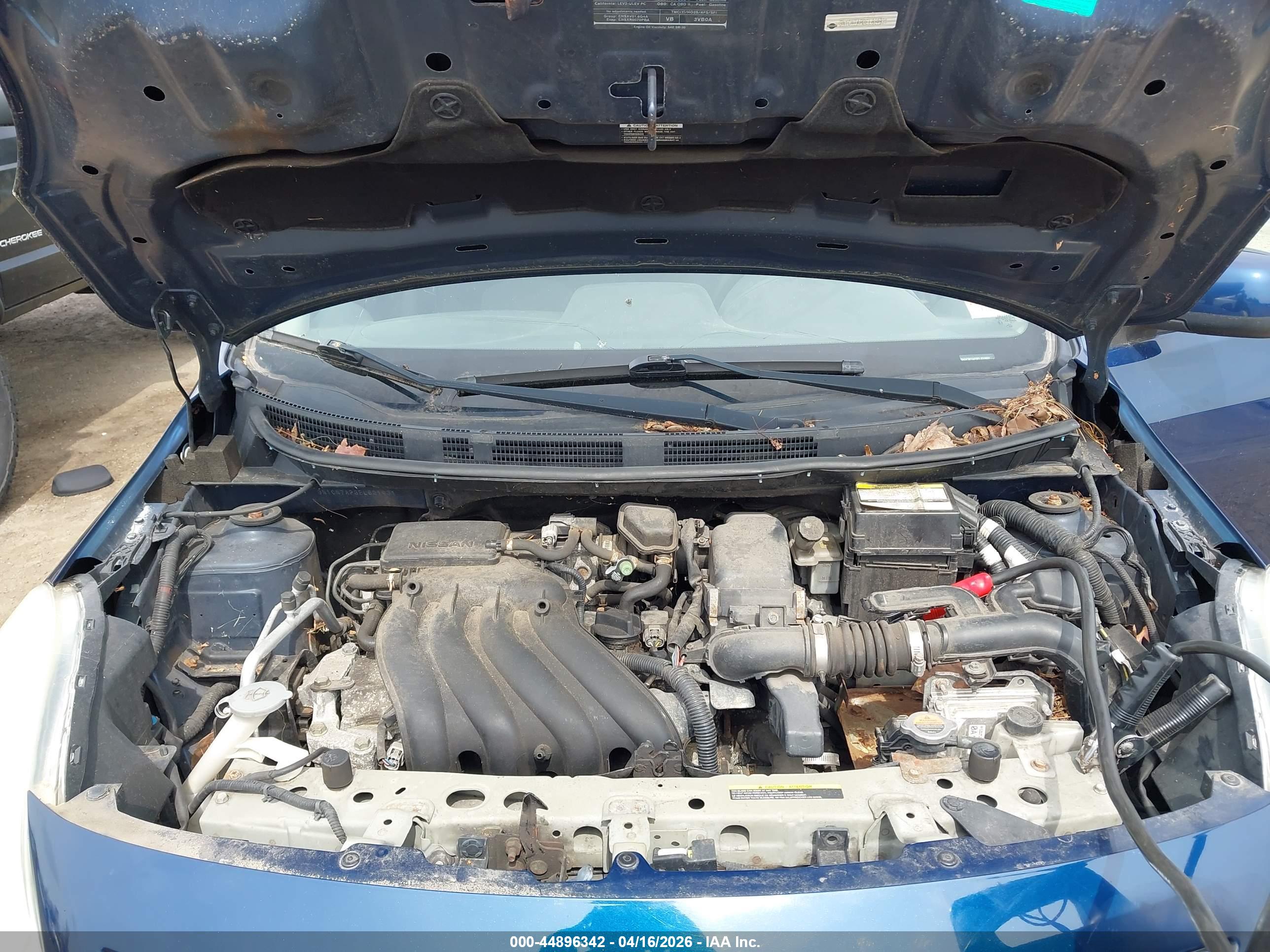 NISSAN VERSA image 10
