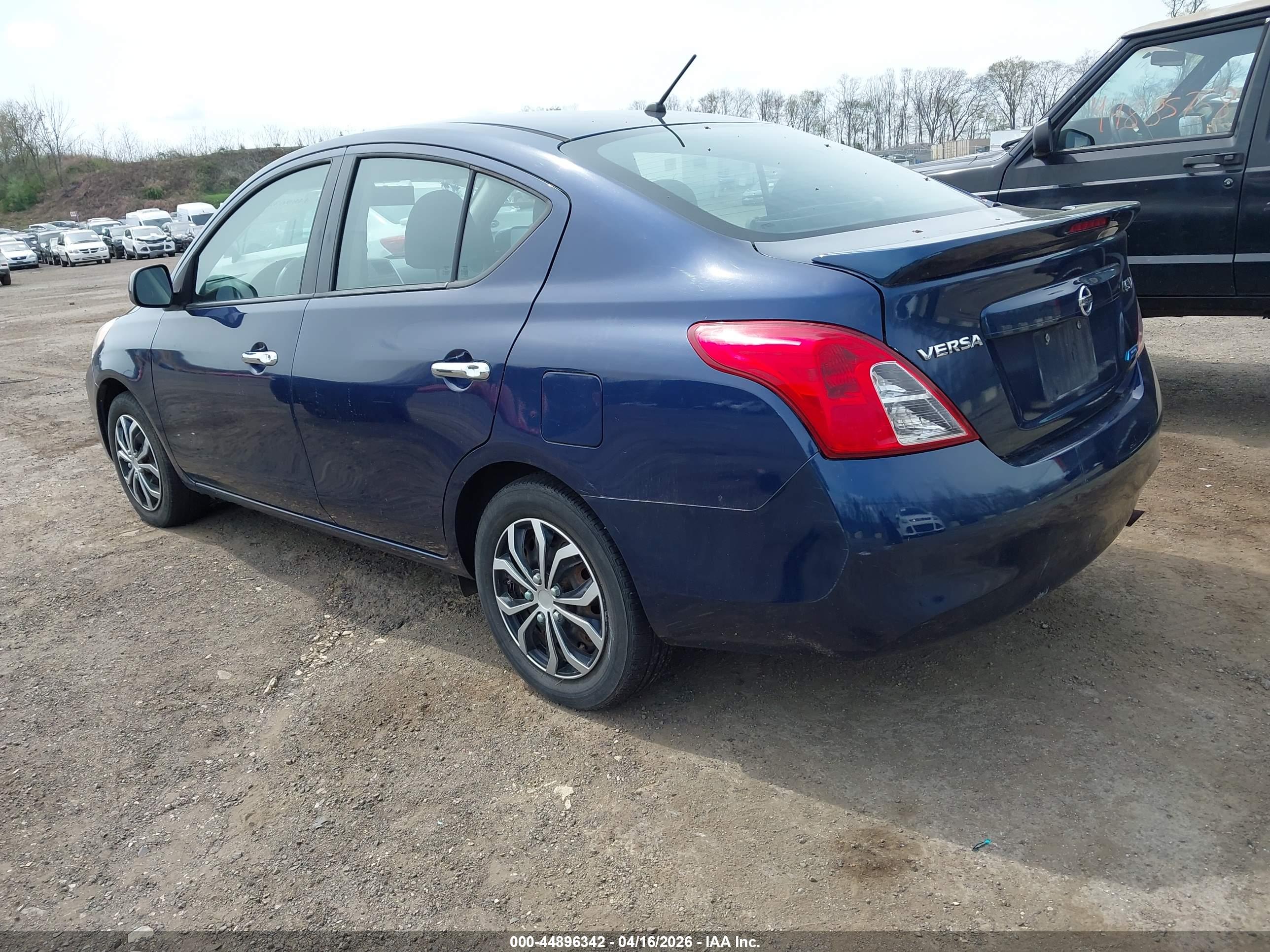 NISSAN VERSA image 3