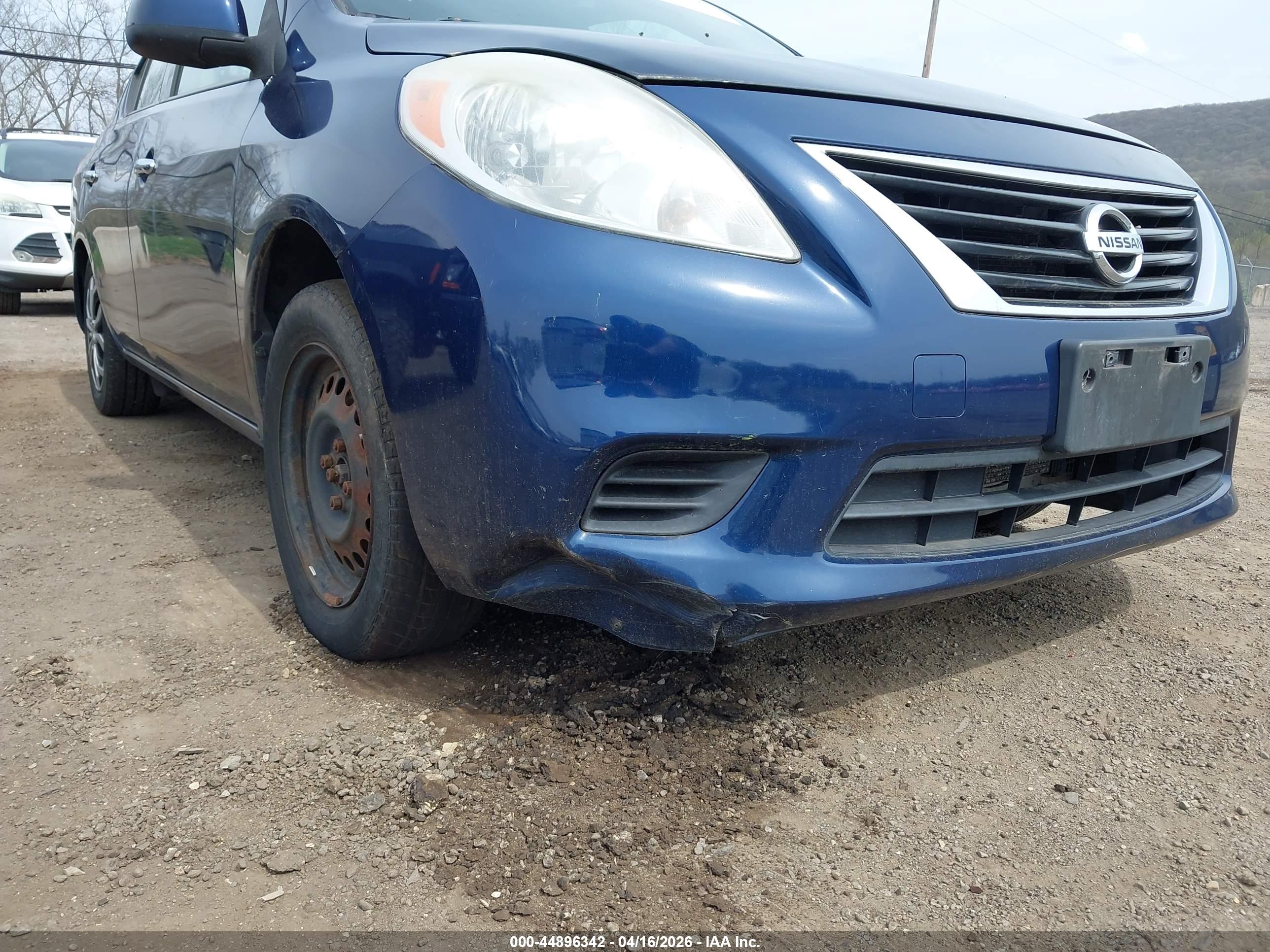NISSAN VERSA image 6