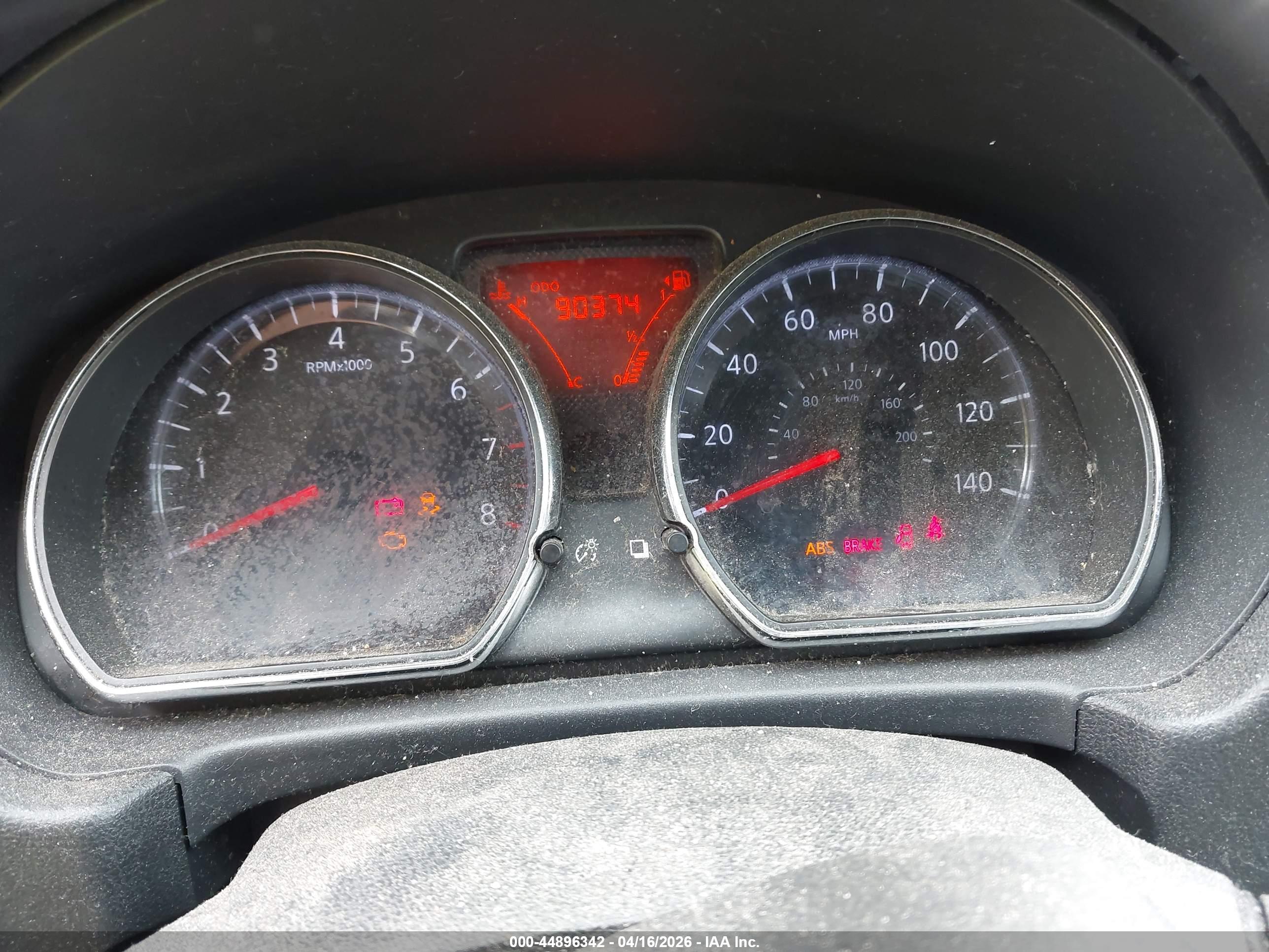 NISSAN VERSA image 7