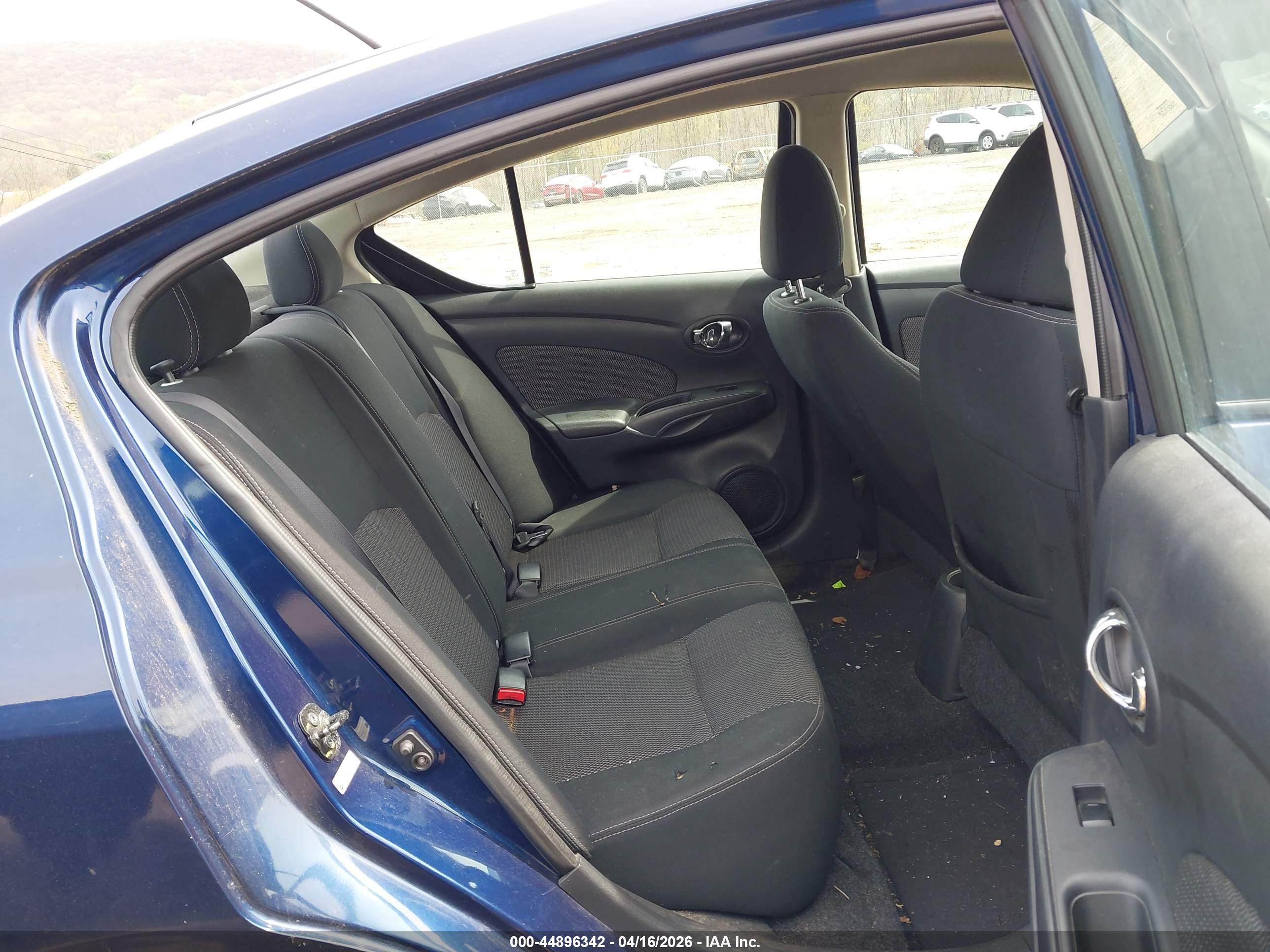 NISSAN VERSA image 8