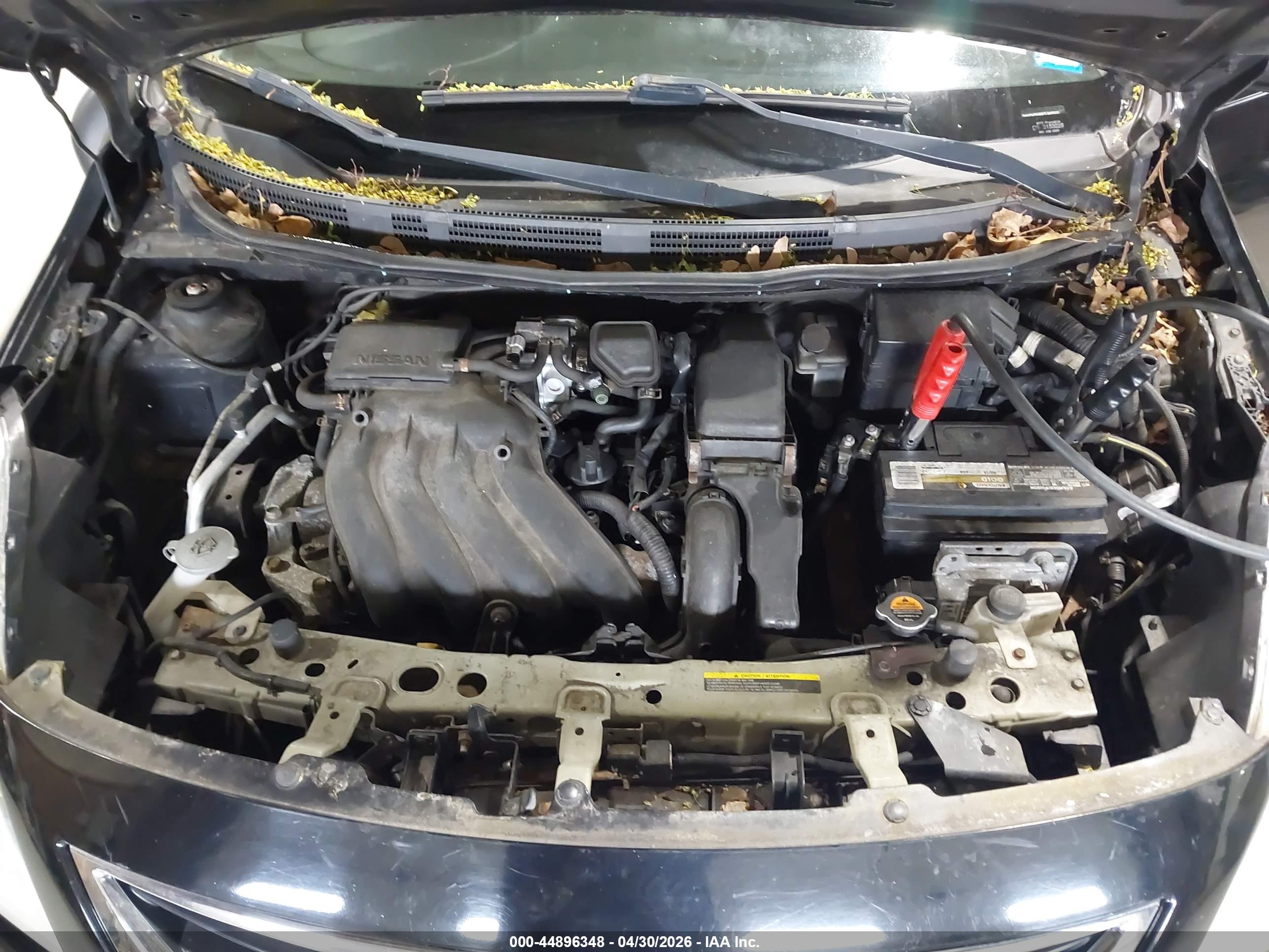 NISSAN VERSA image 10