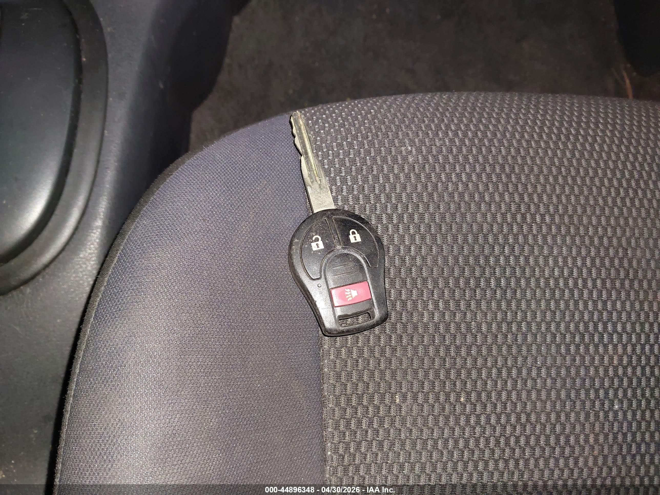 NISSAN VERSA image 11