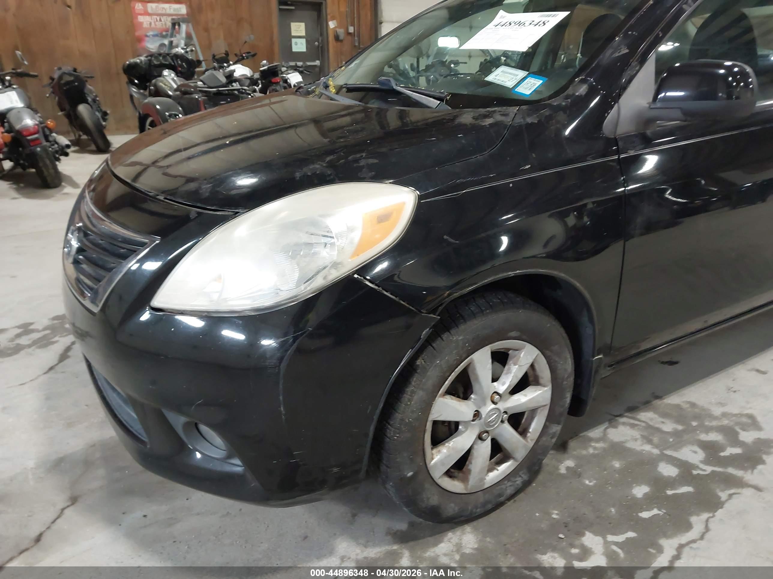 NISSAN VERSA image 6