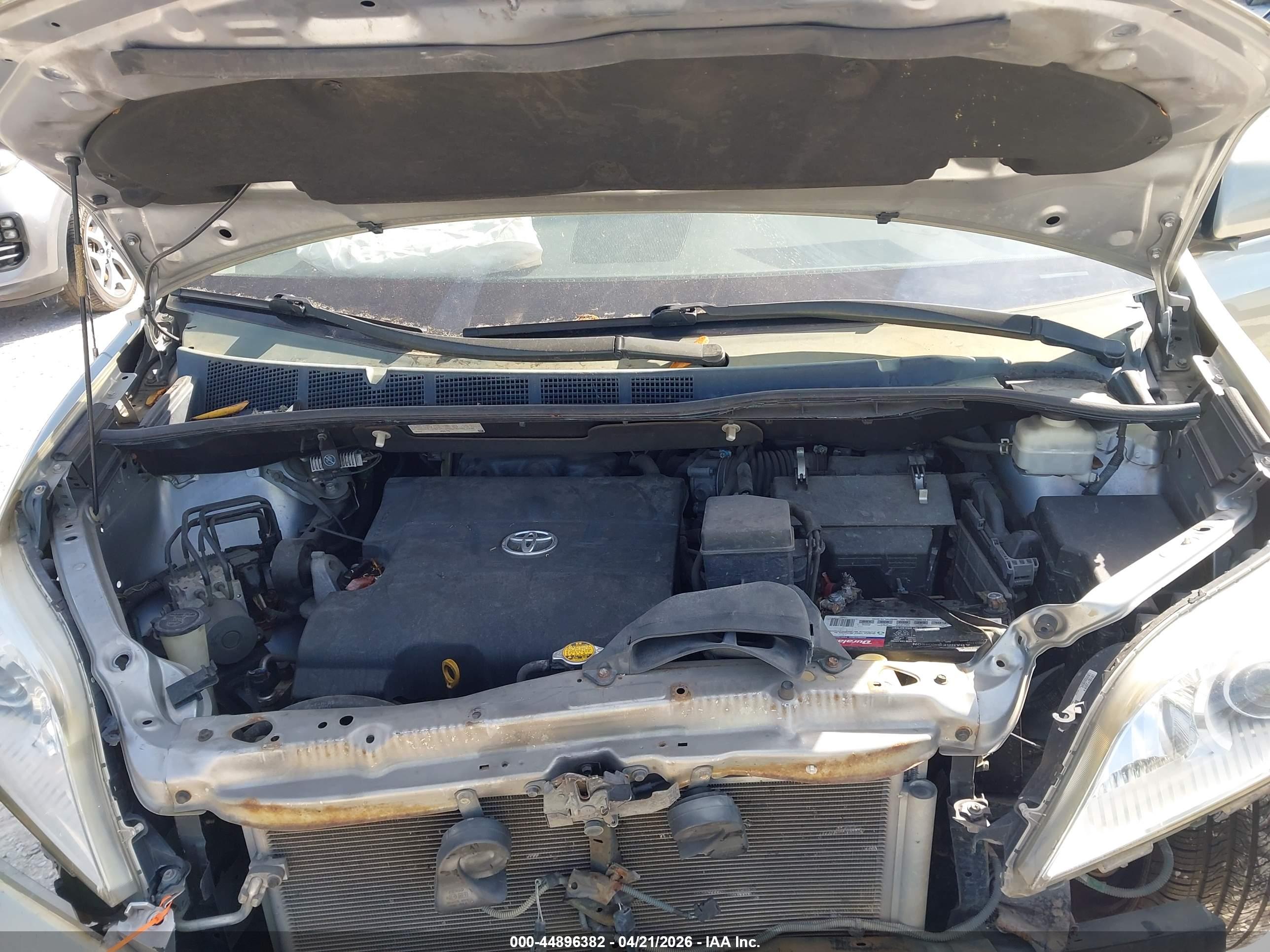TOYOTA SIENNA image 10