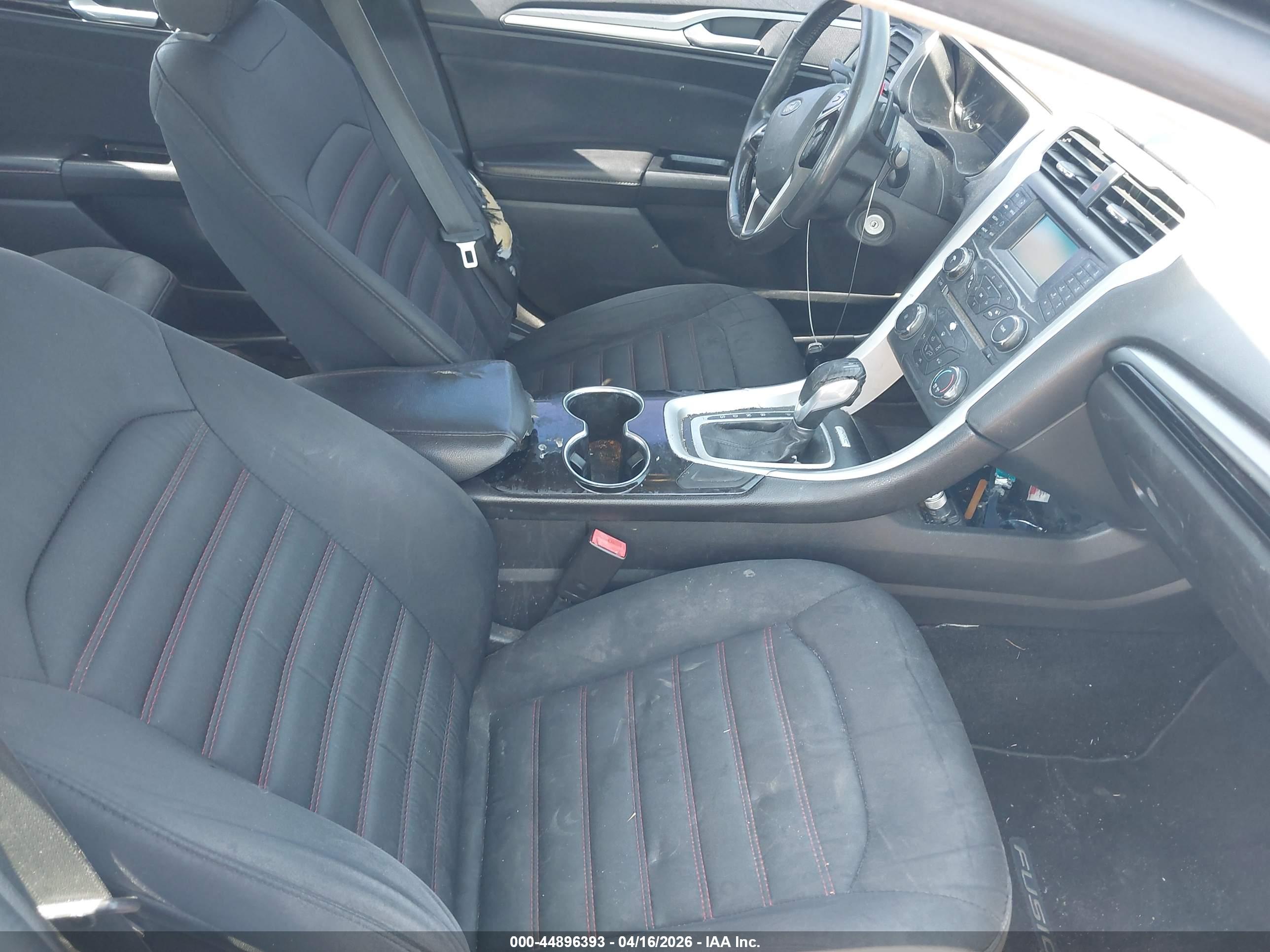 FORD FUSION image 5