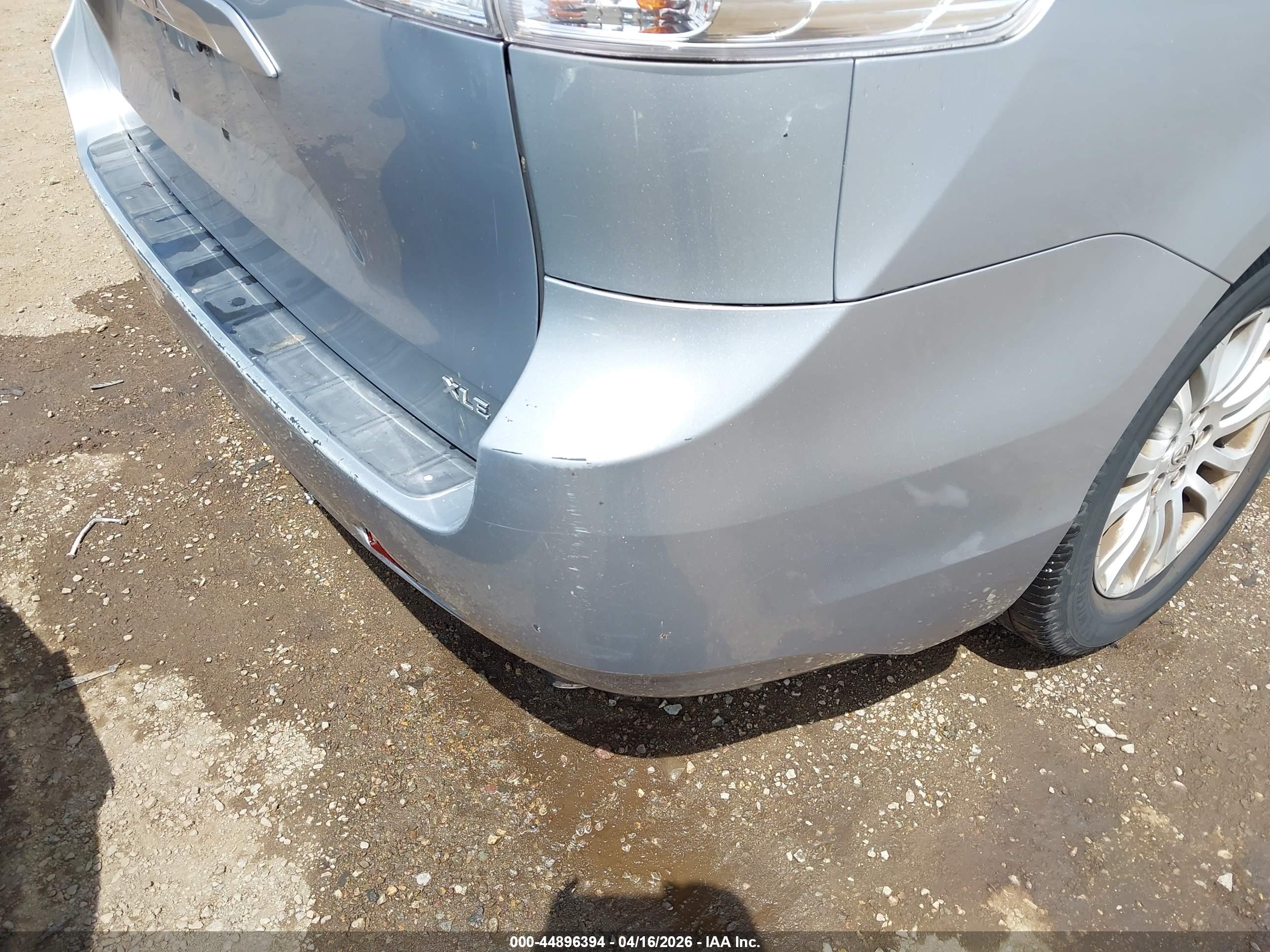 TOYOTA SIENNA image 6