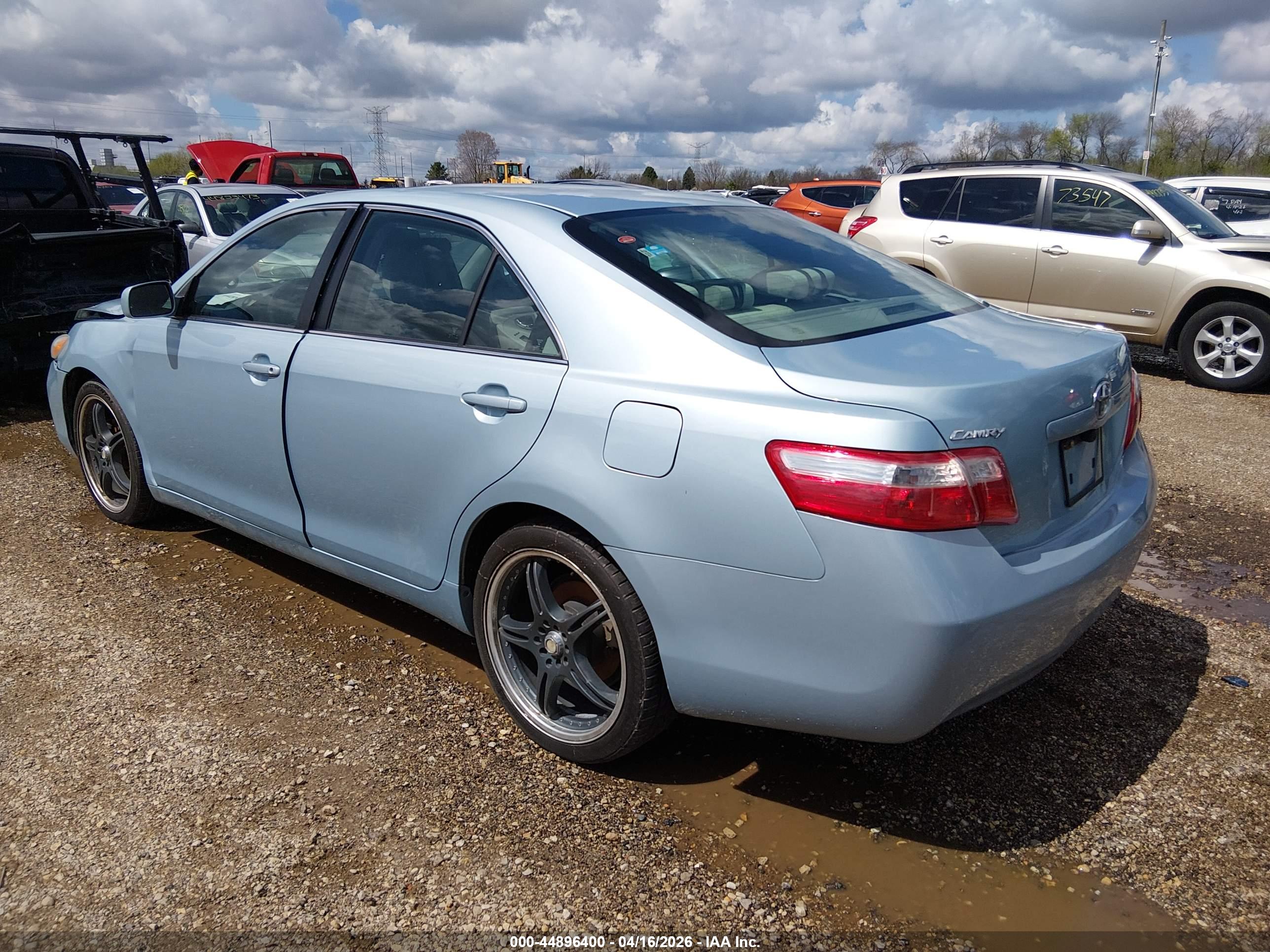TOYOTA CAMRY image 3
