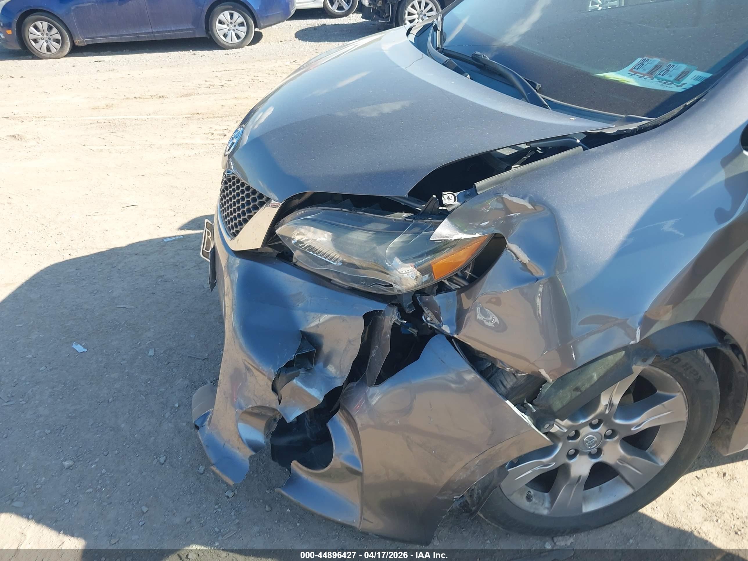 TOYOTA SIENNA image 6
