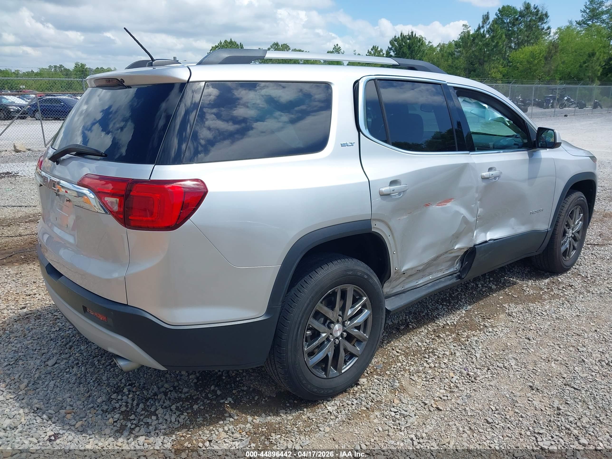 GMC ACADIA image 4