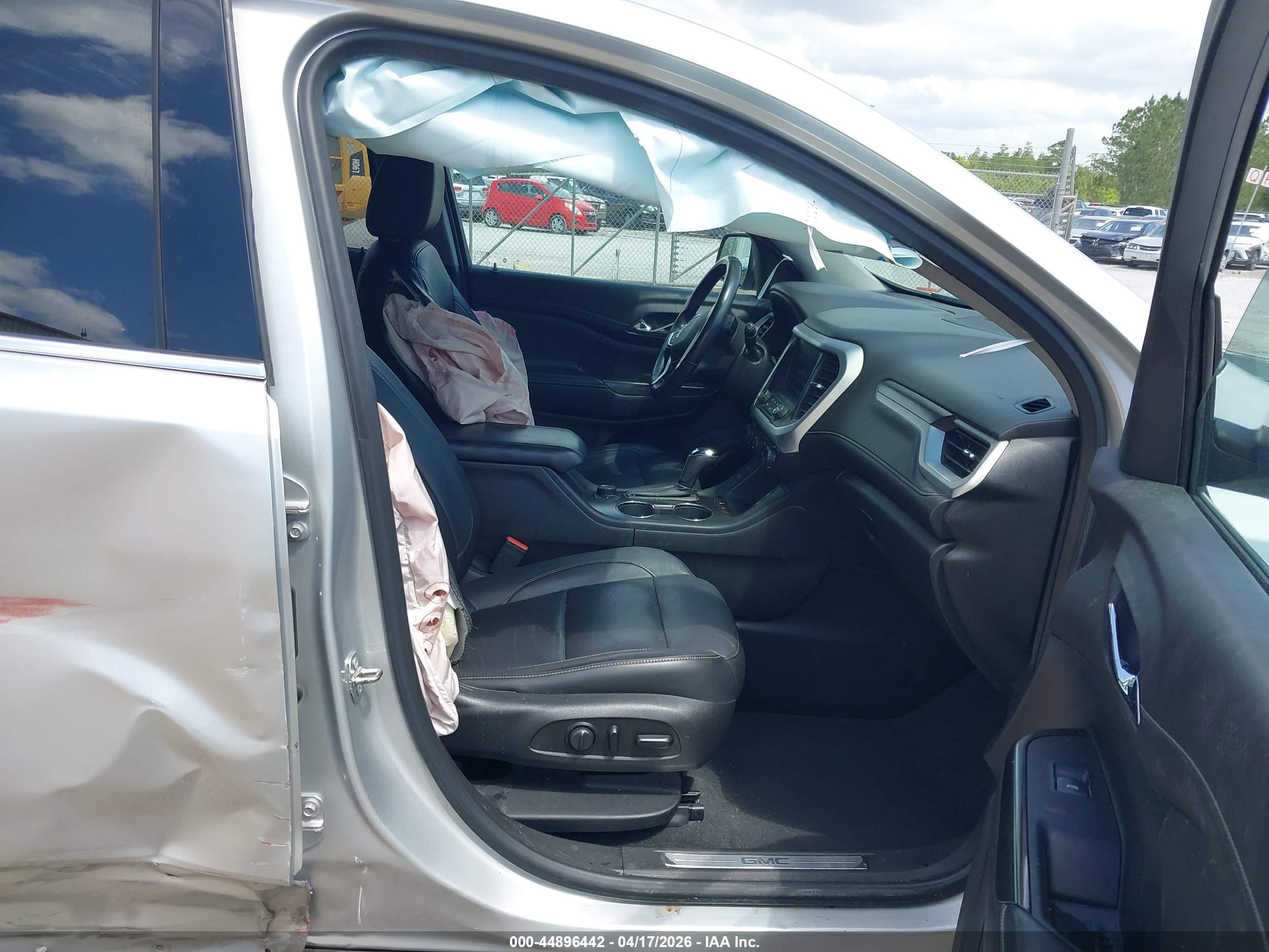 GMC ACADIA image 5