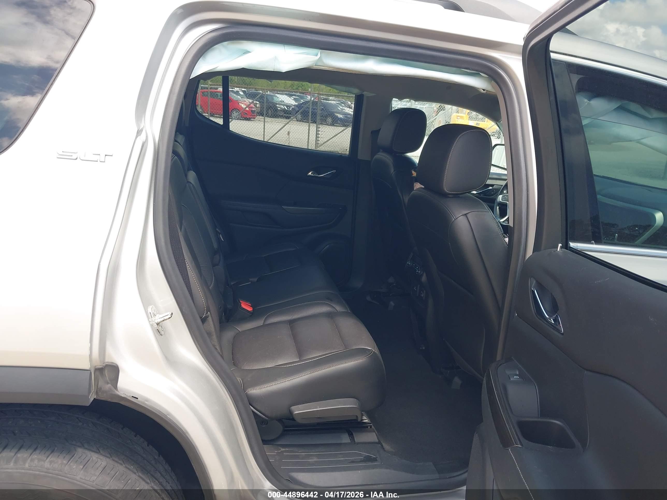 GMC ACADIA image 8