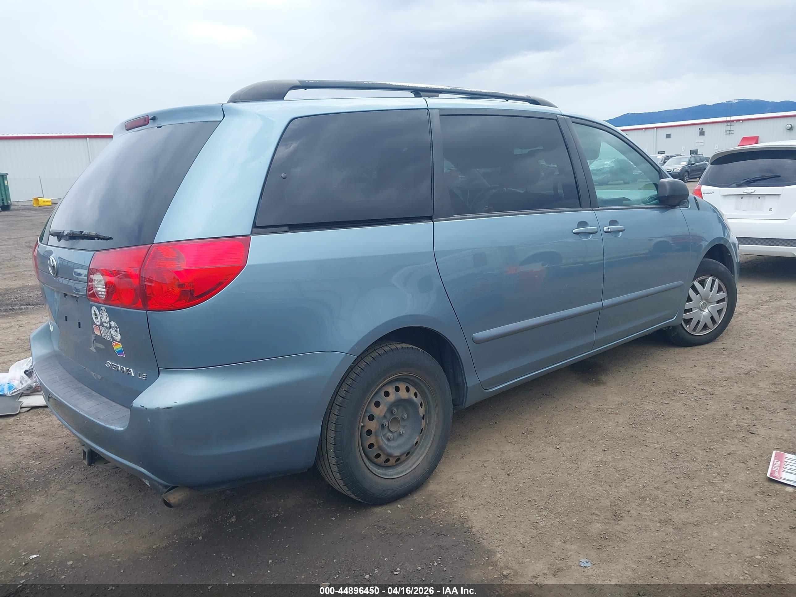 TOYOTA SIENNA image 4