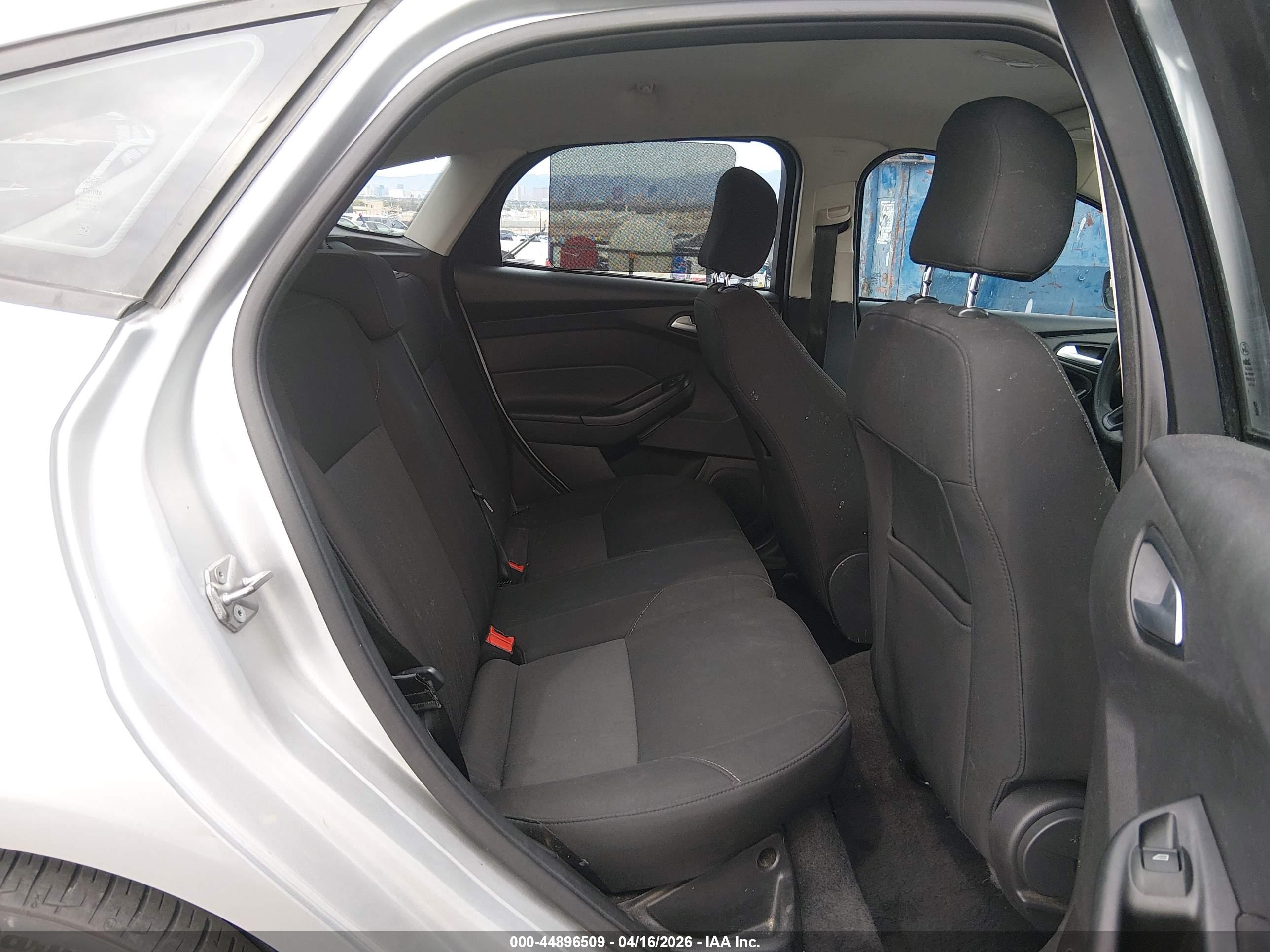 FORD FOCUS image 8
