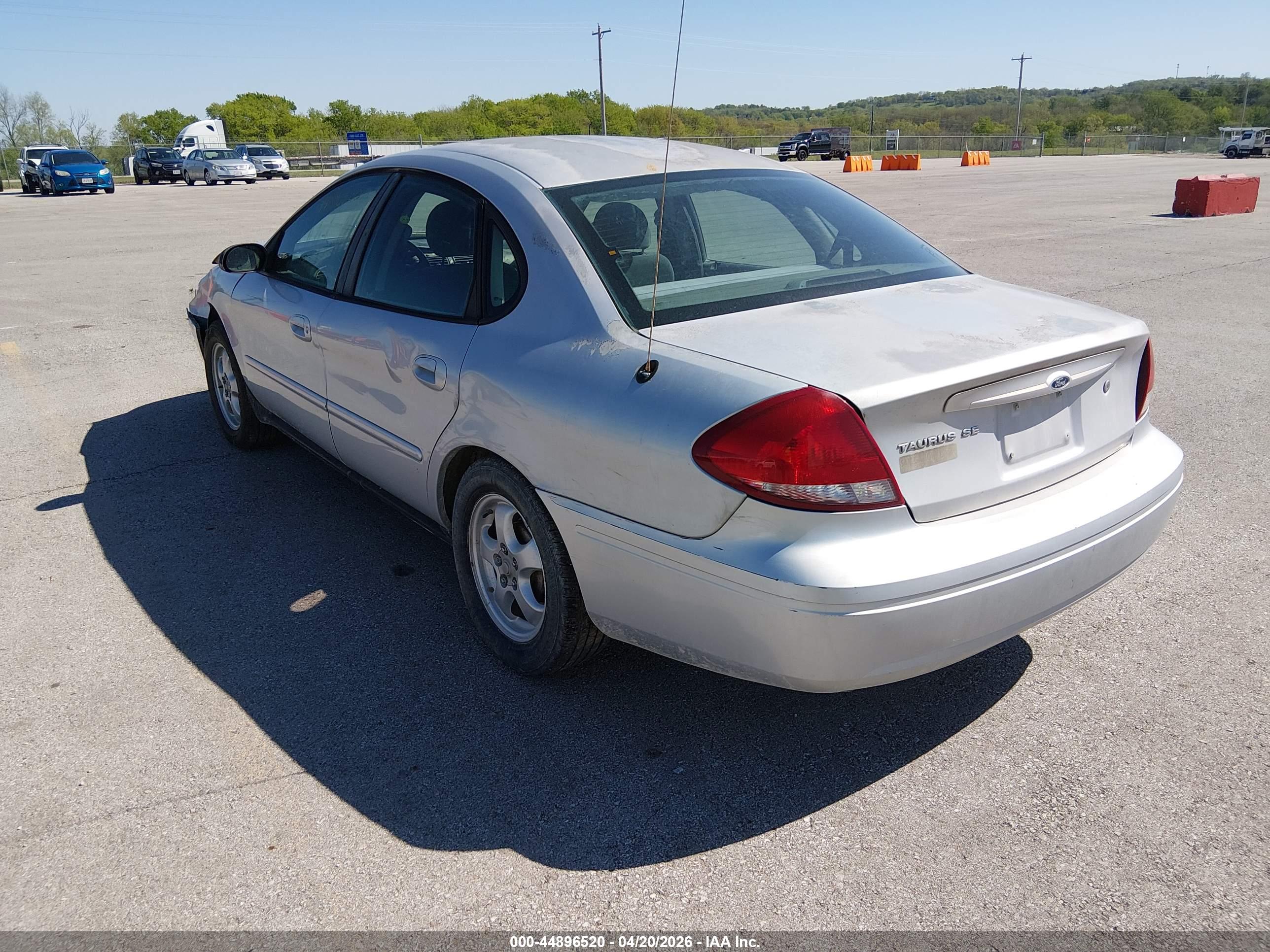 FORD TAURUS image 3