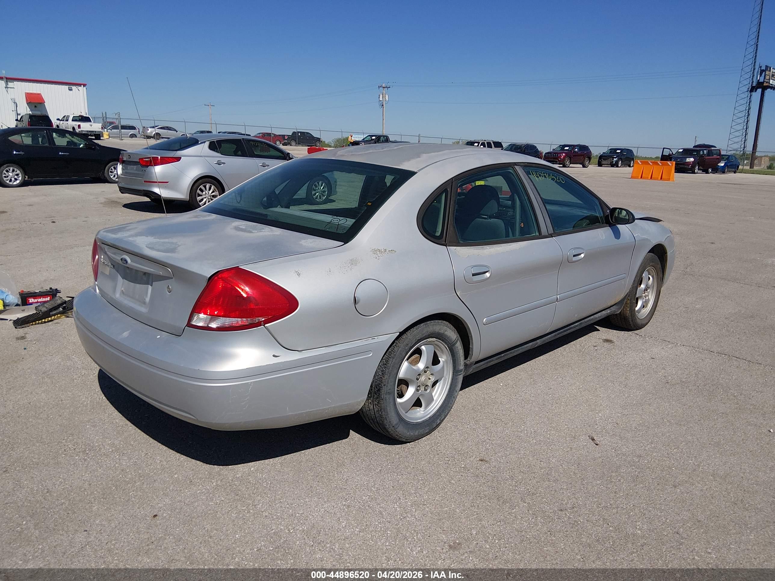 FORD TAURUS image 4