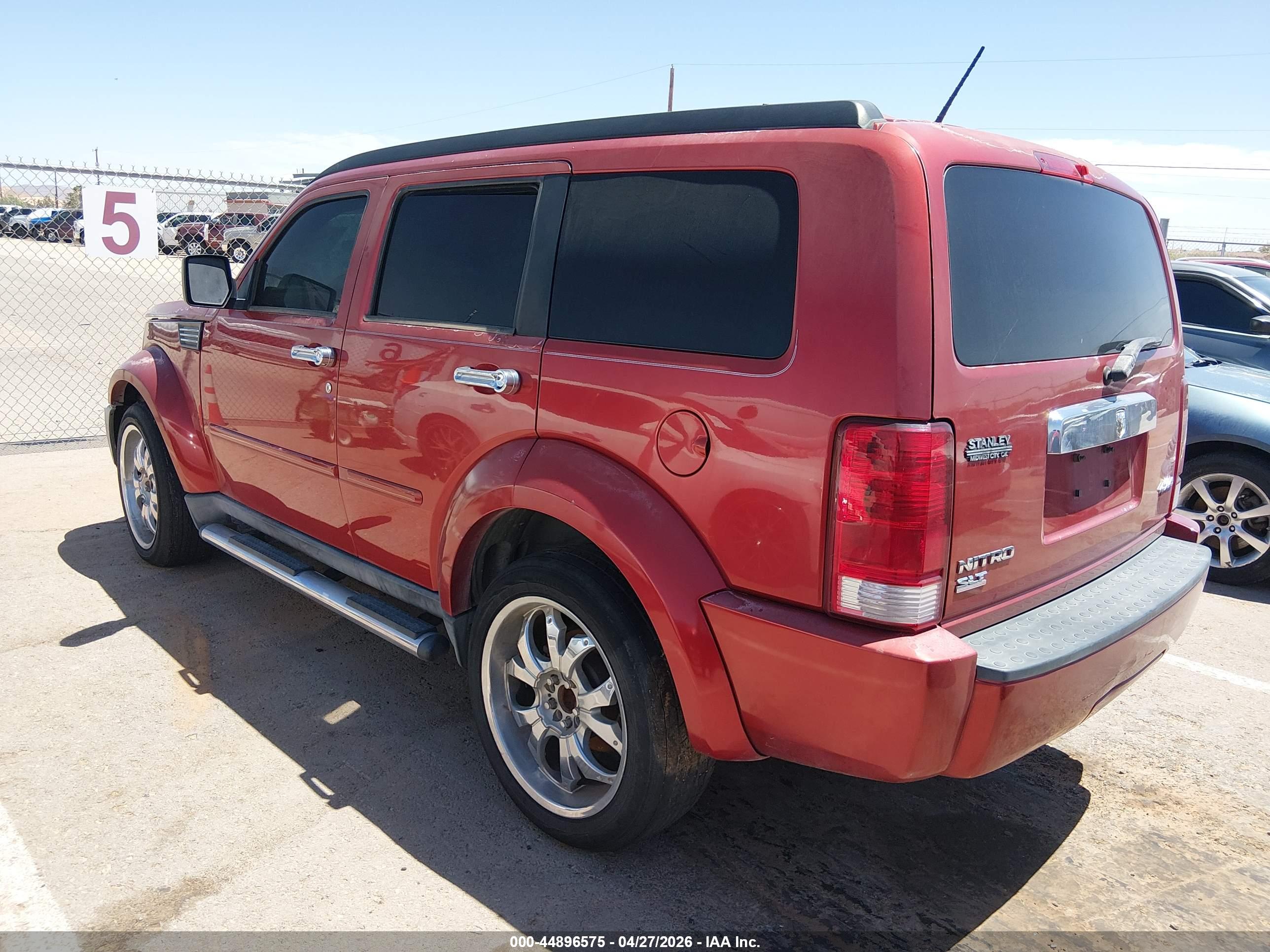 DODGE NITRO image 3