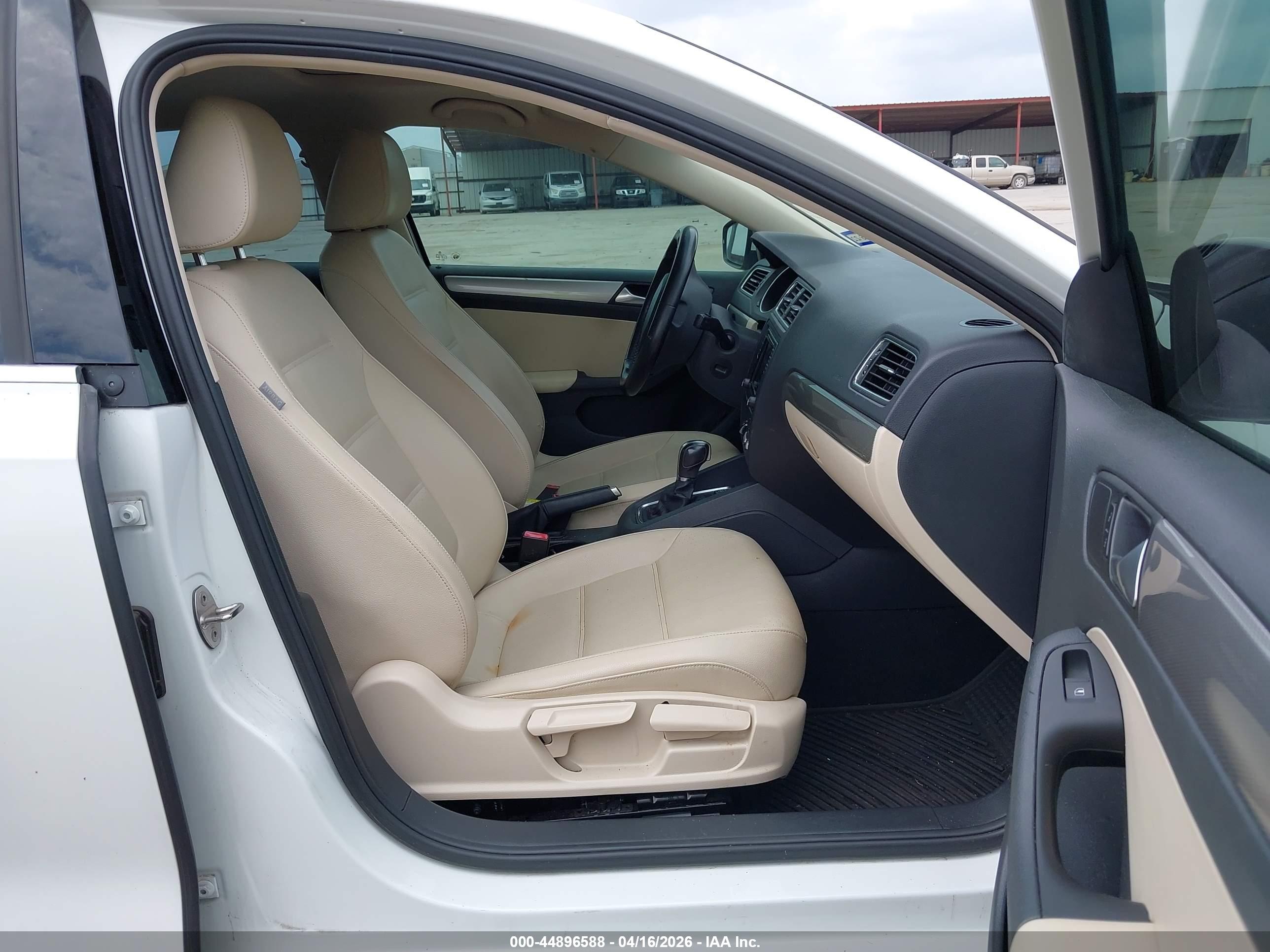 VOLKSWAGEN JETTA image 5