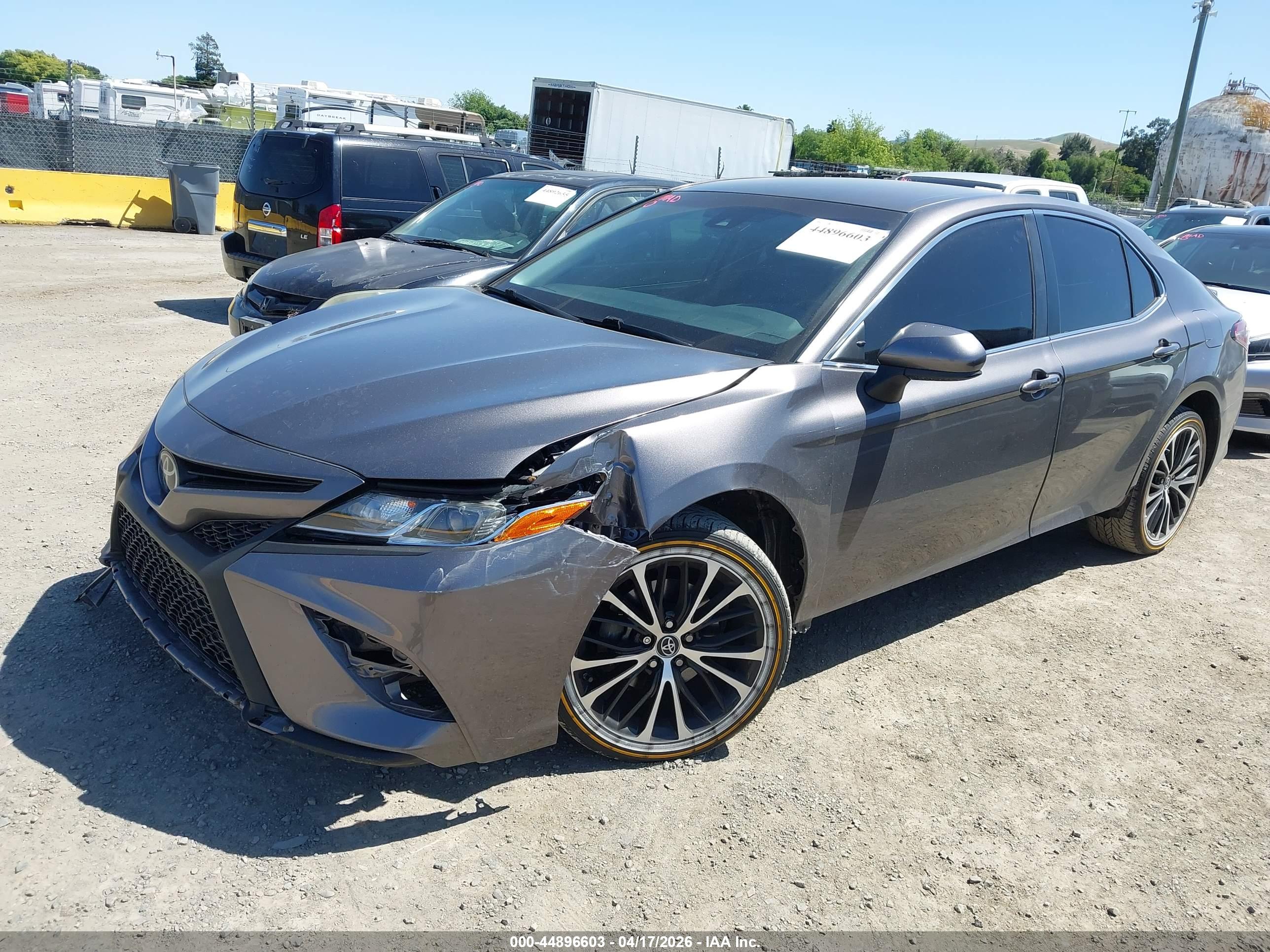 TOYOTA CAMRY image 2
