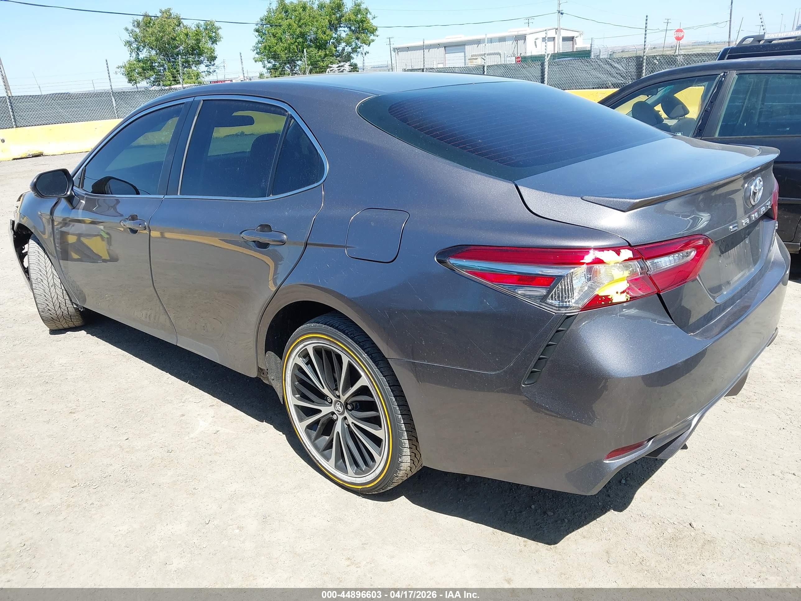 TOYOTA CAMRY image 3