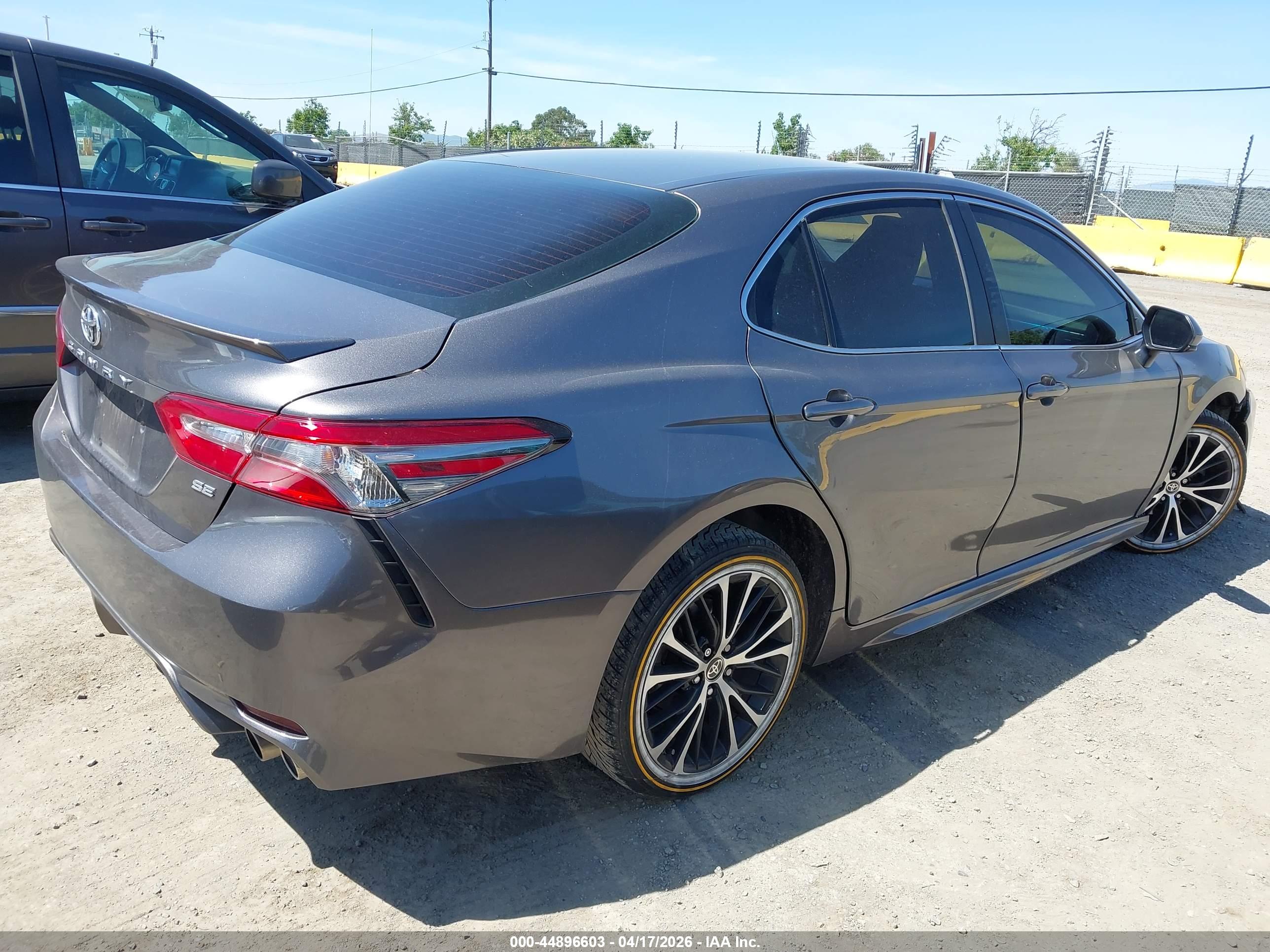 TOYOTA CAMRY image 4