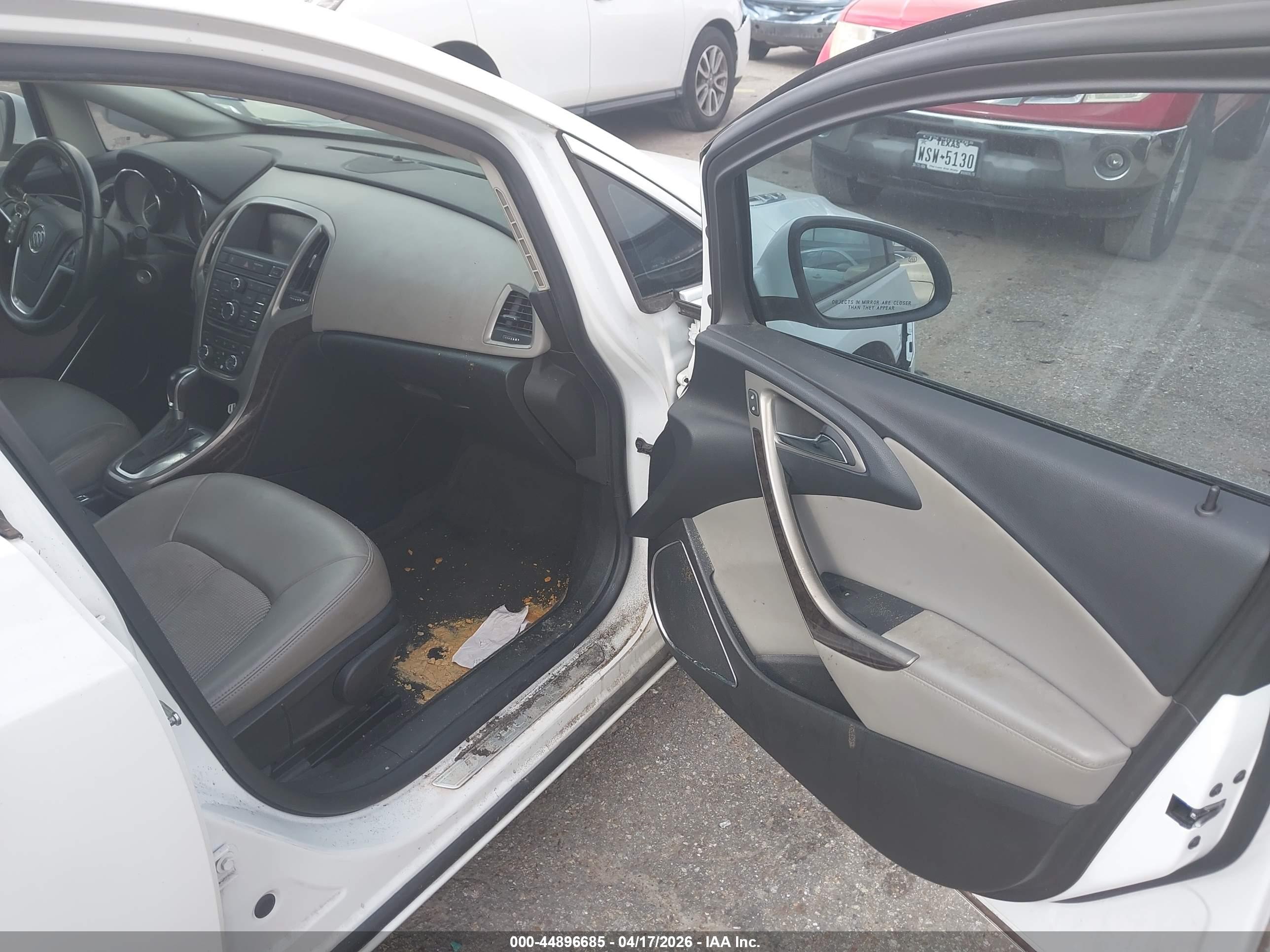 BUICK VERANO image 5