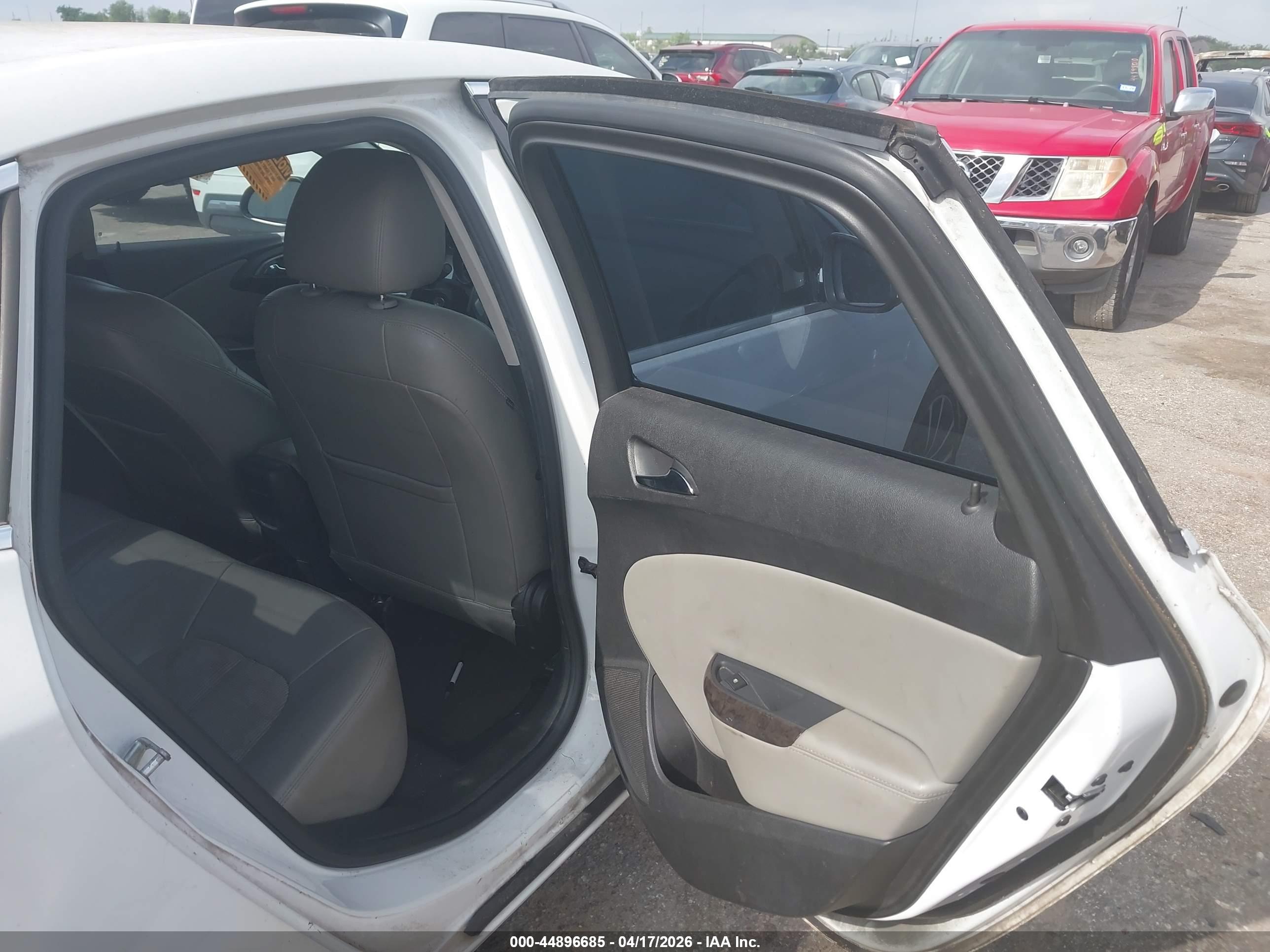 BUICK VERANO image 8