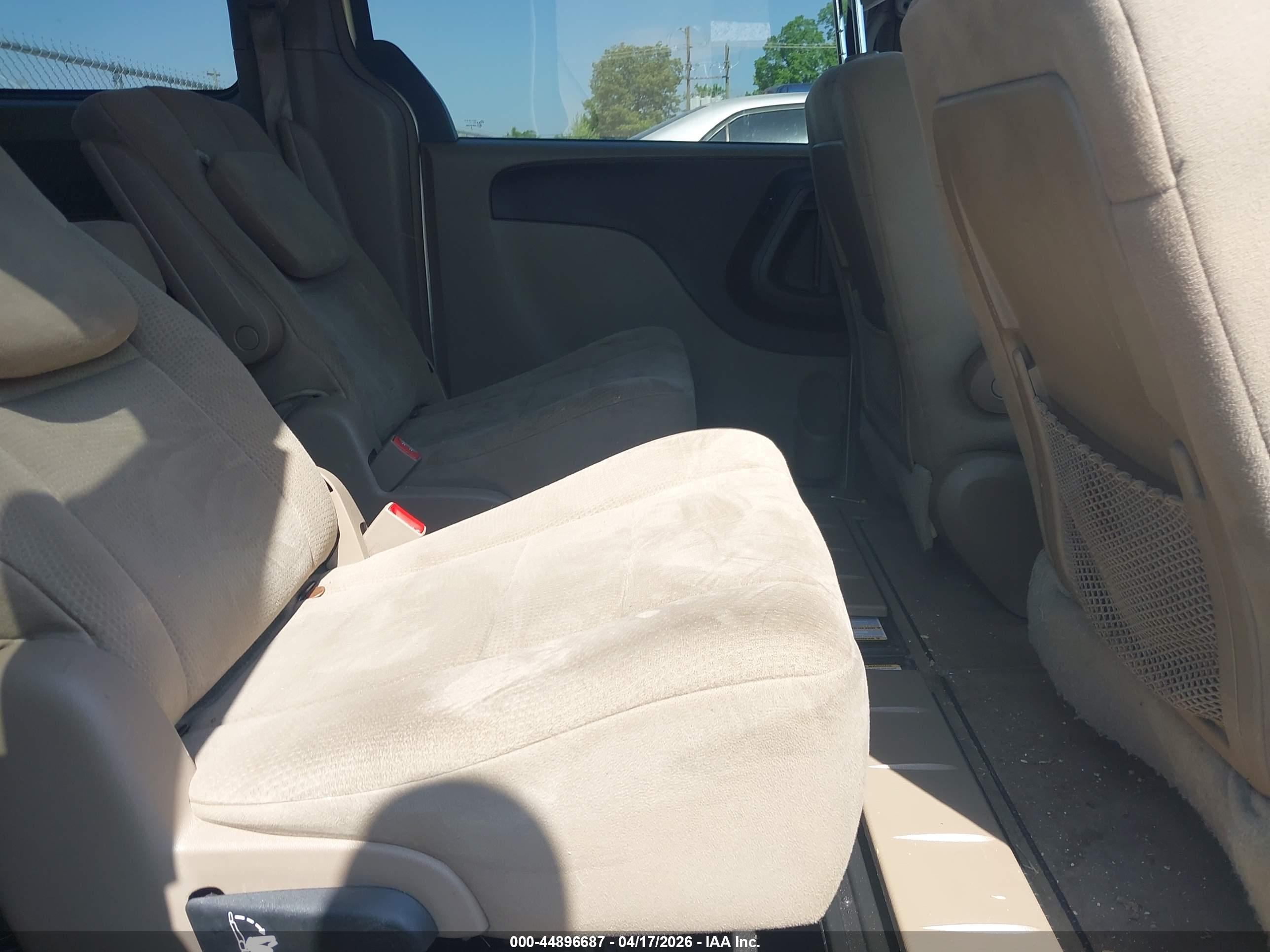 CHRYSLER TOWN image 8