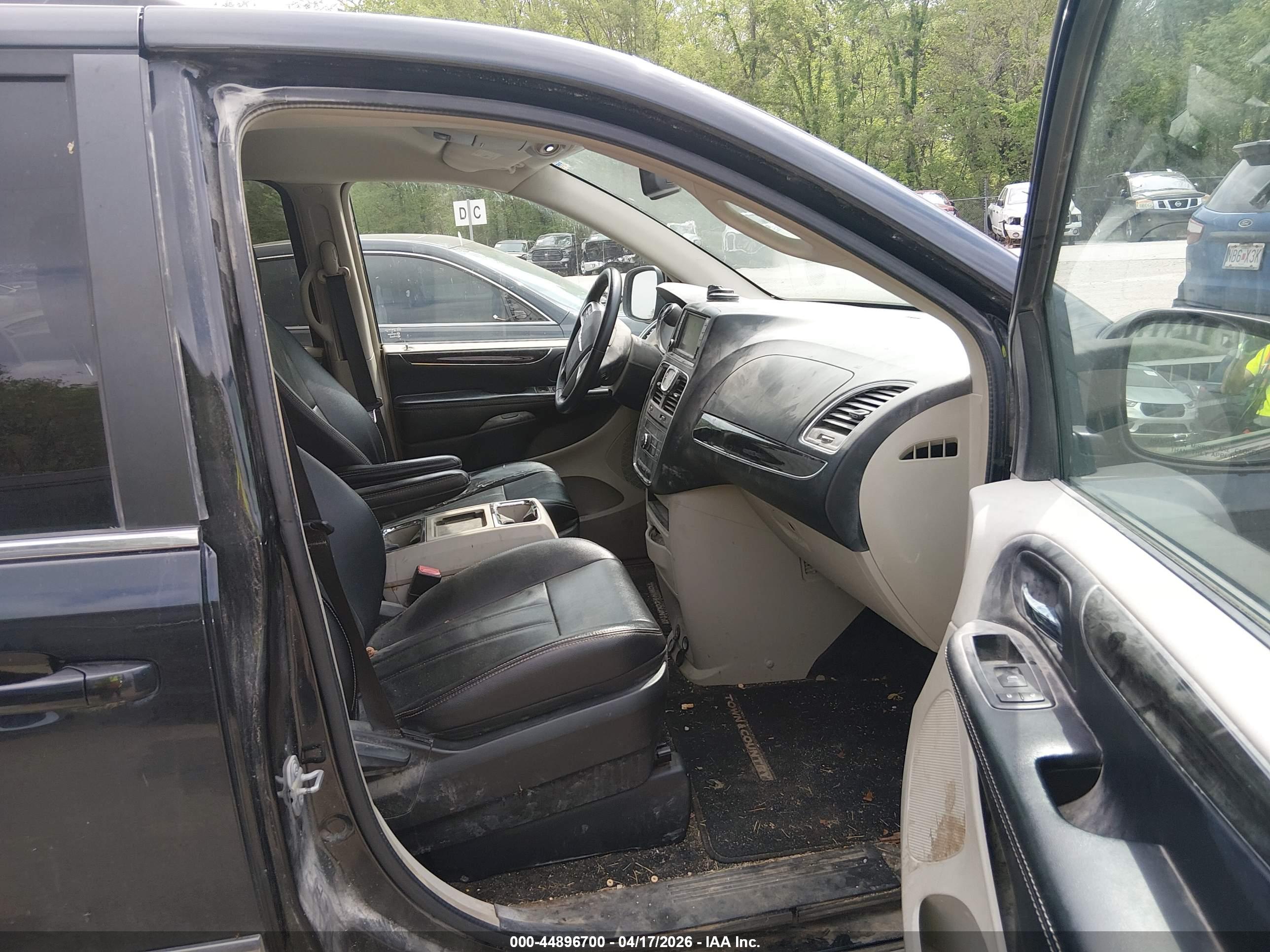CHRYSLER TOWN image 5
