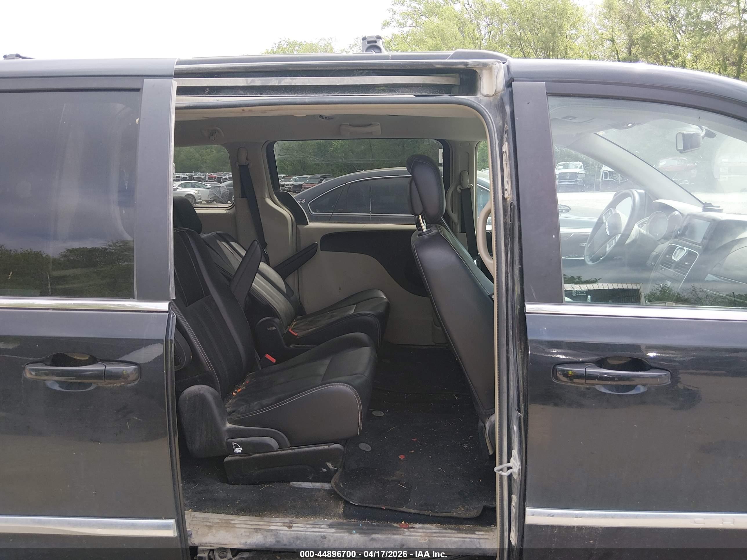 CHRYSLER TOWN image 8