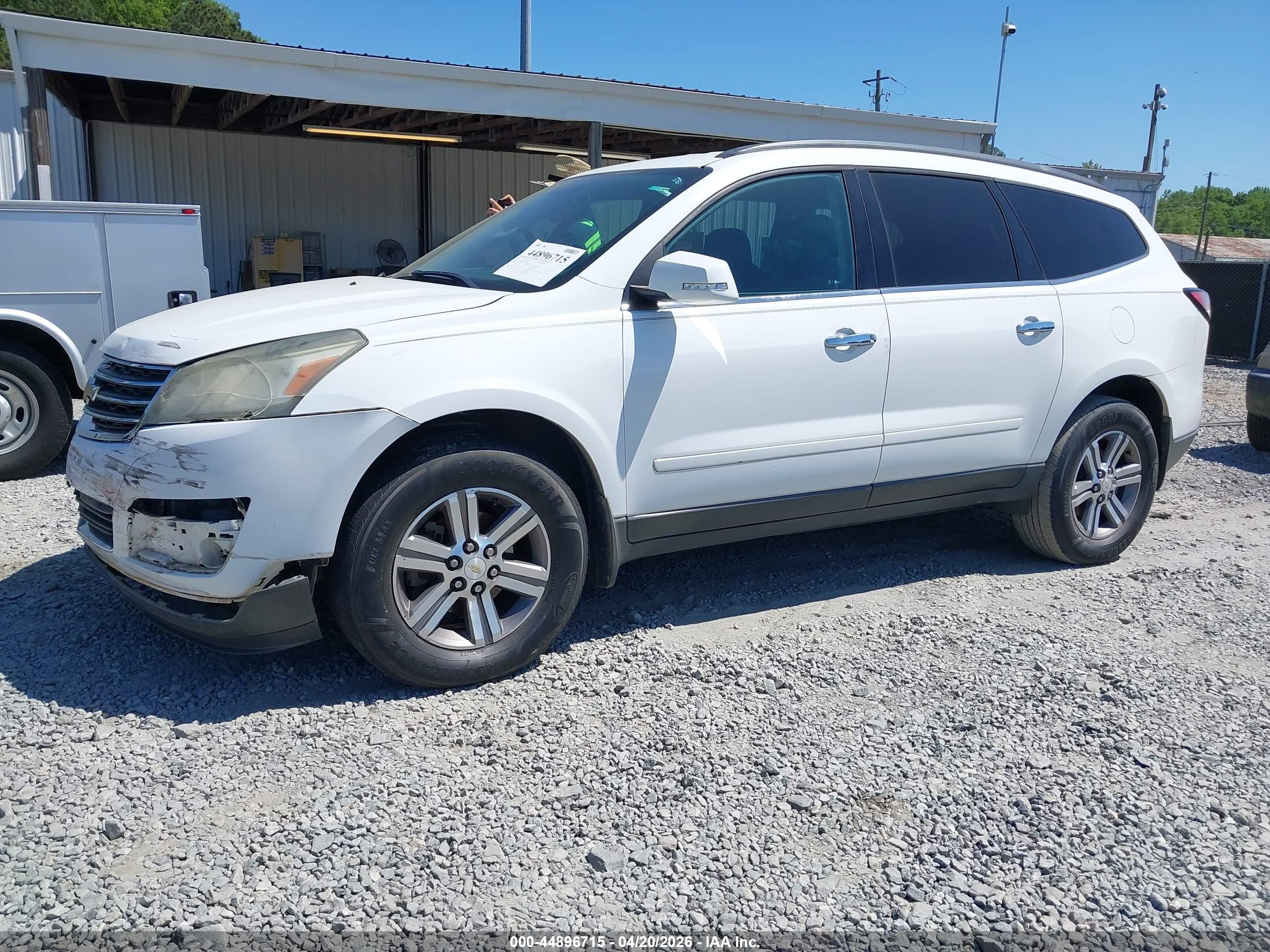 CHEVROLET TRAVERSE image 2