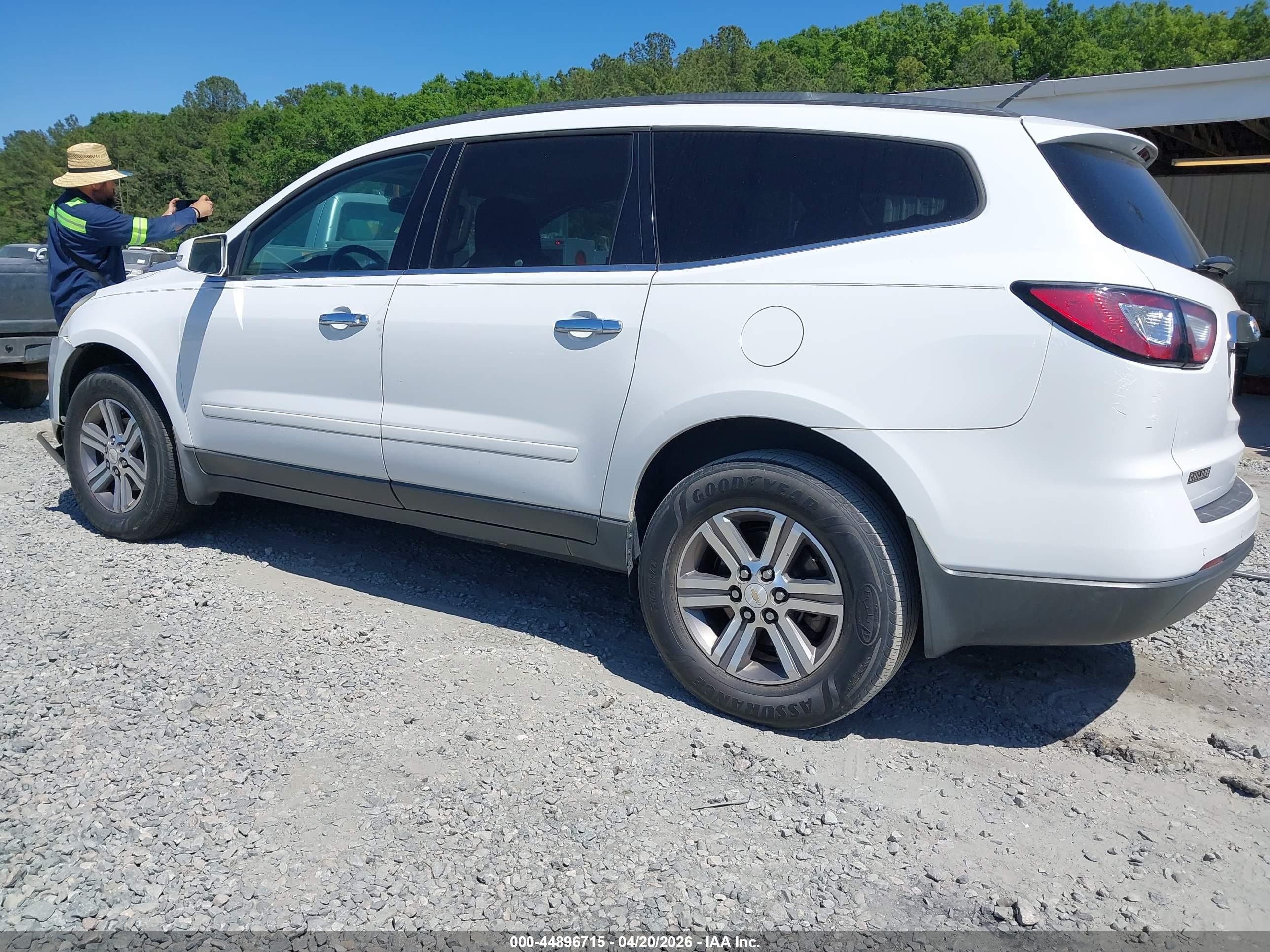 CHEVROLET TRAVERSE image 3
