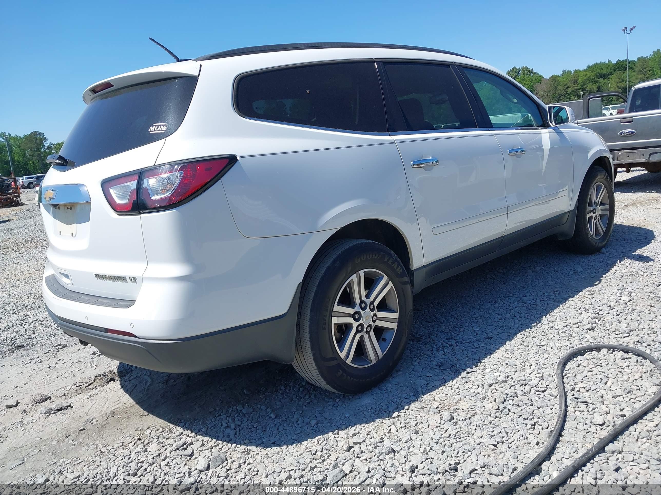 CHEVROLET TRAVERSE image 4