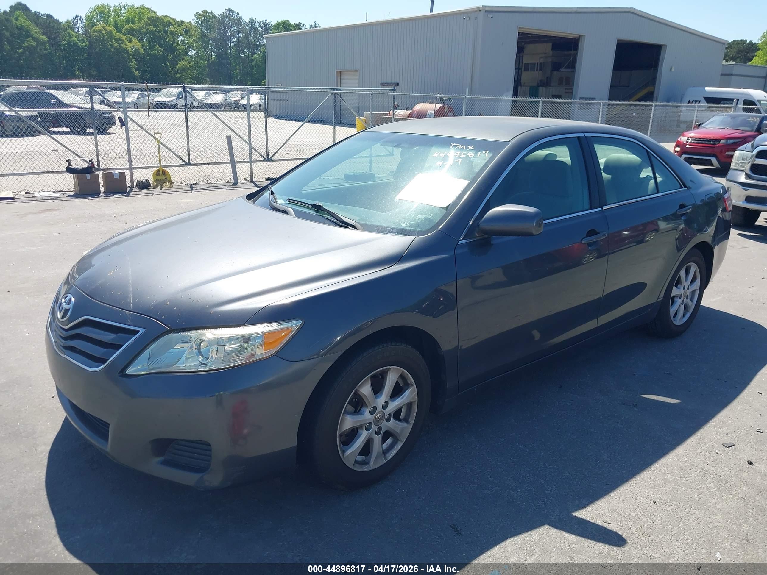 TOYOTA CAMRY image 2