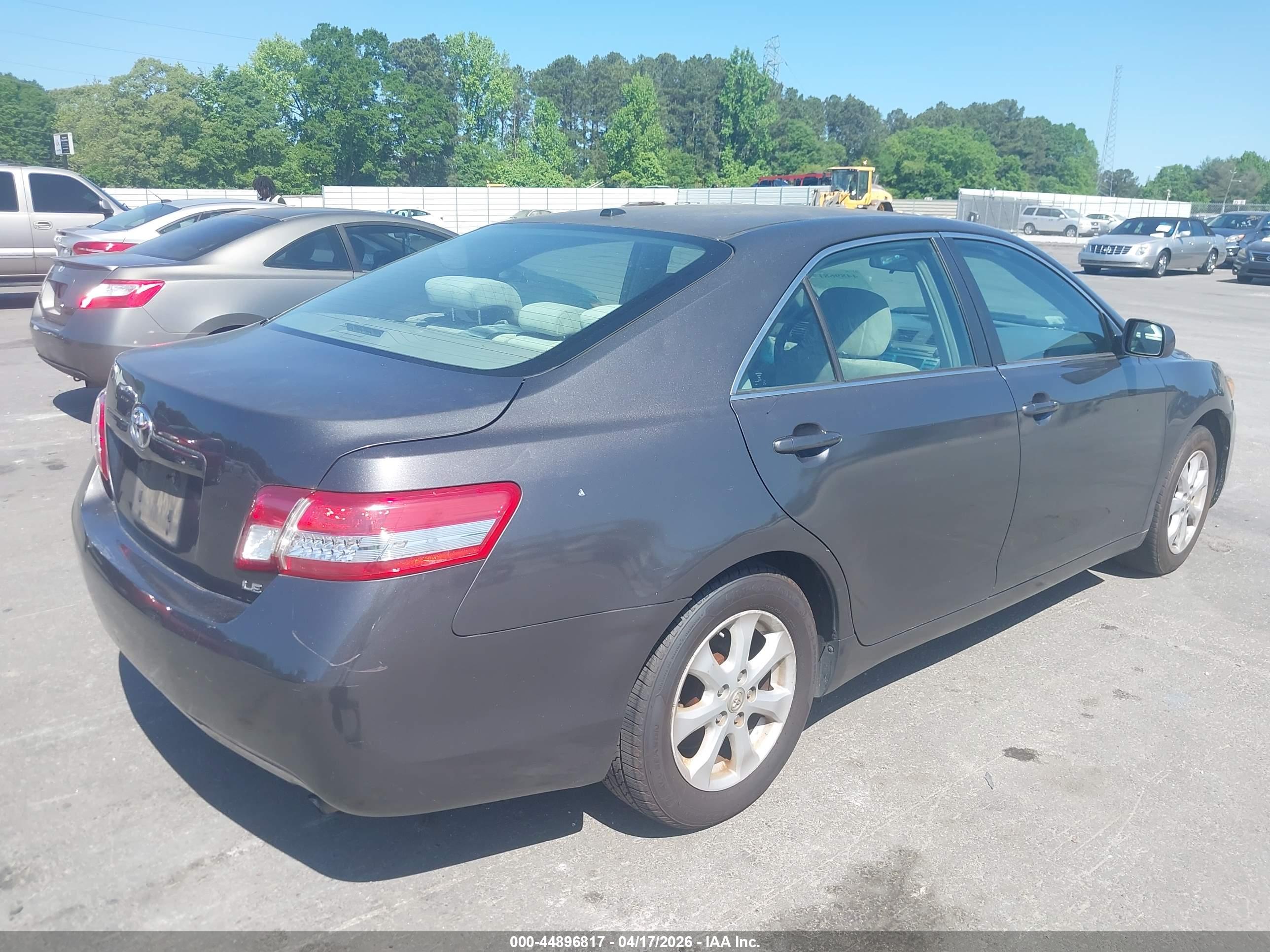 TOYOTA CAMRY image 4
