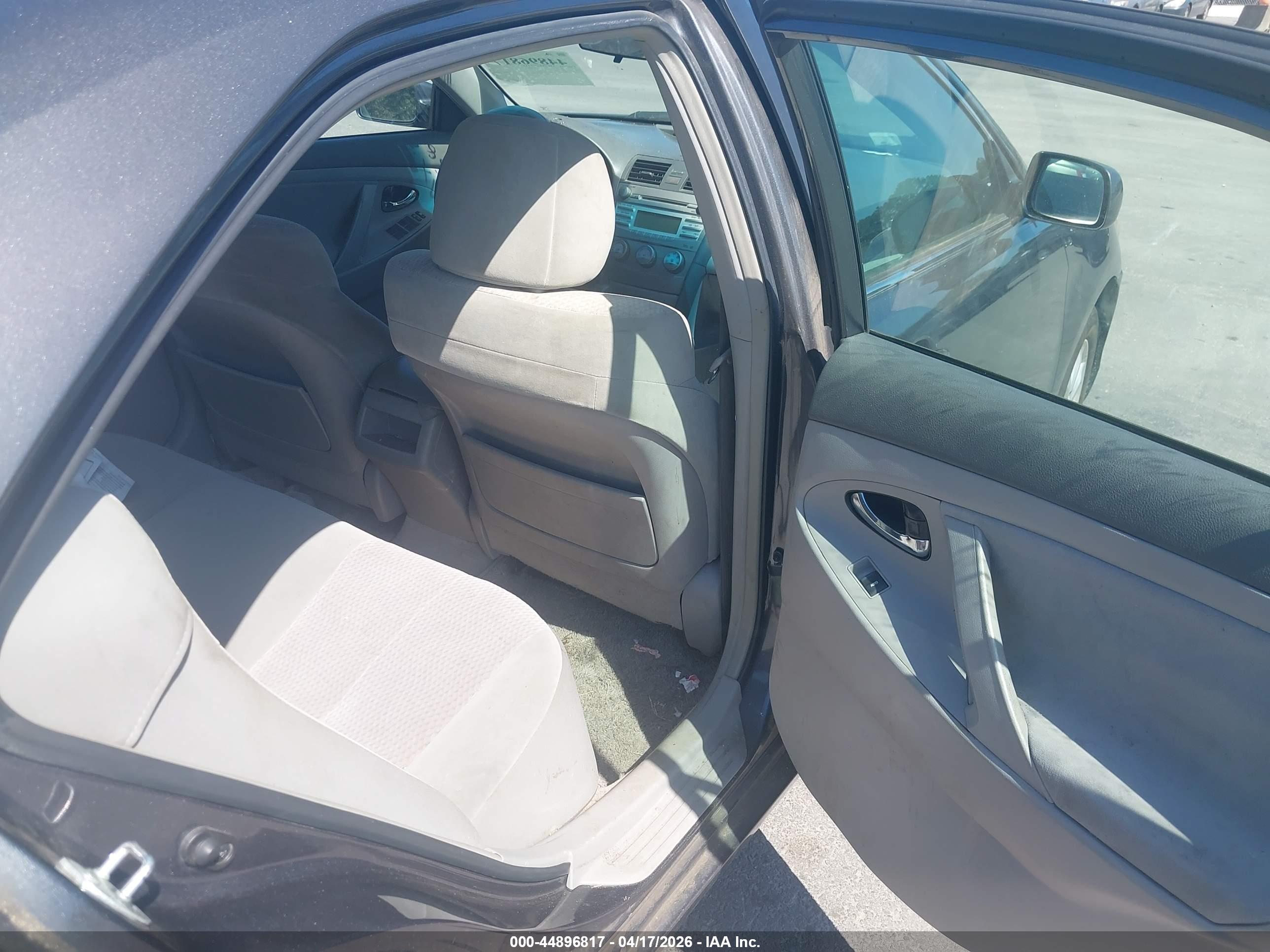 TOYOTA CAMRY image 8