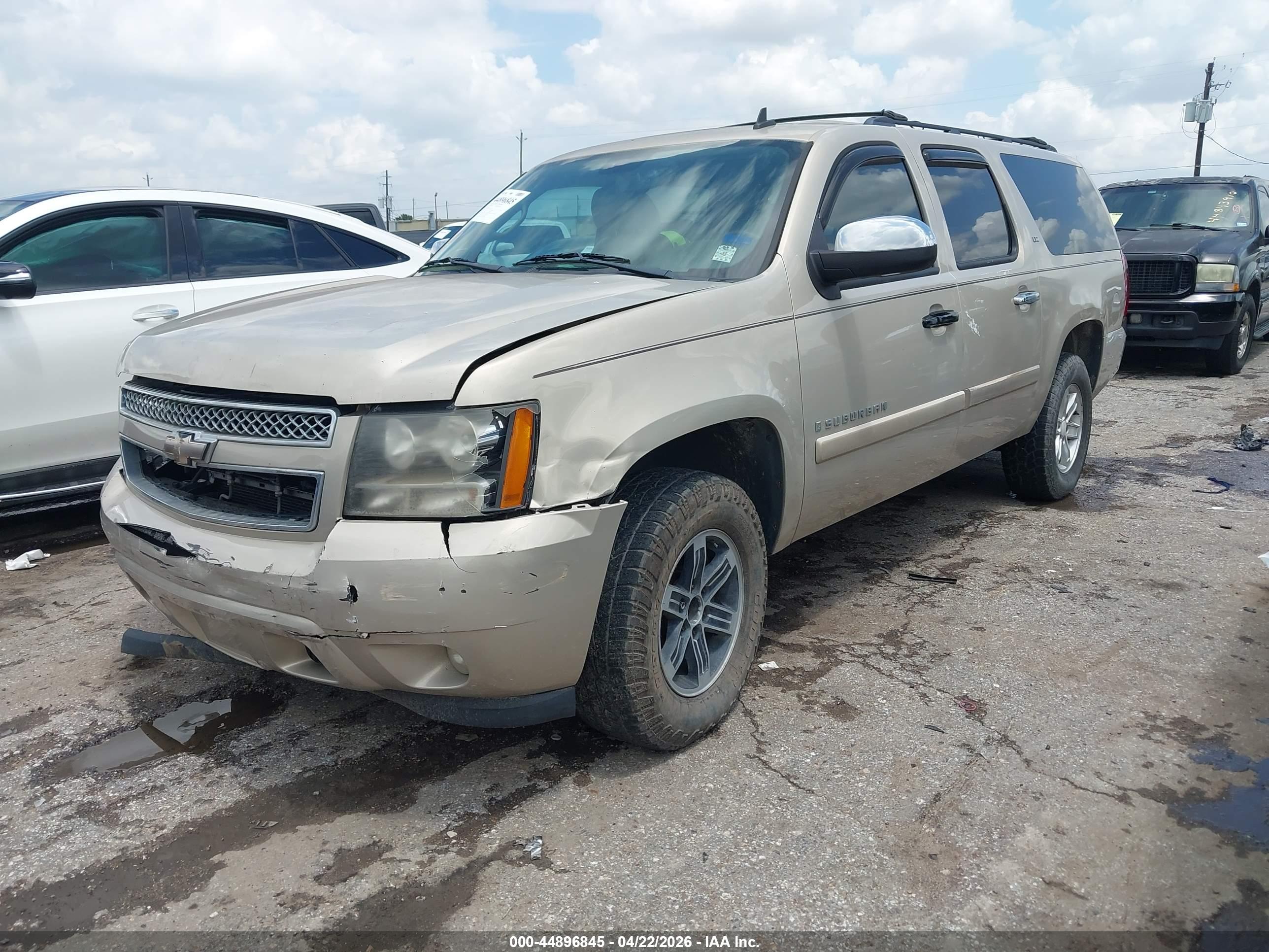 CHEVROLET SUBURBAN image 2