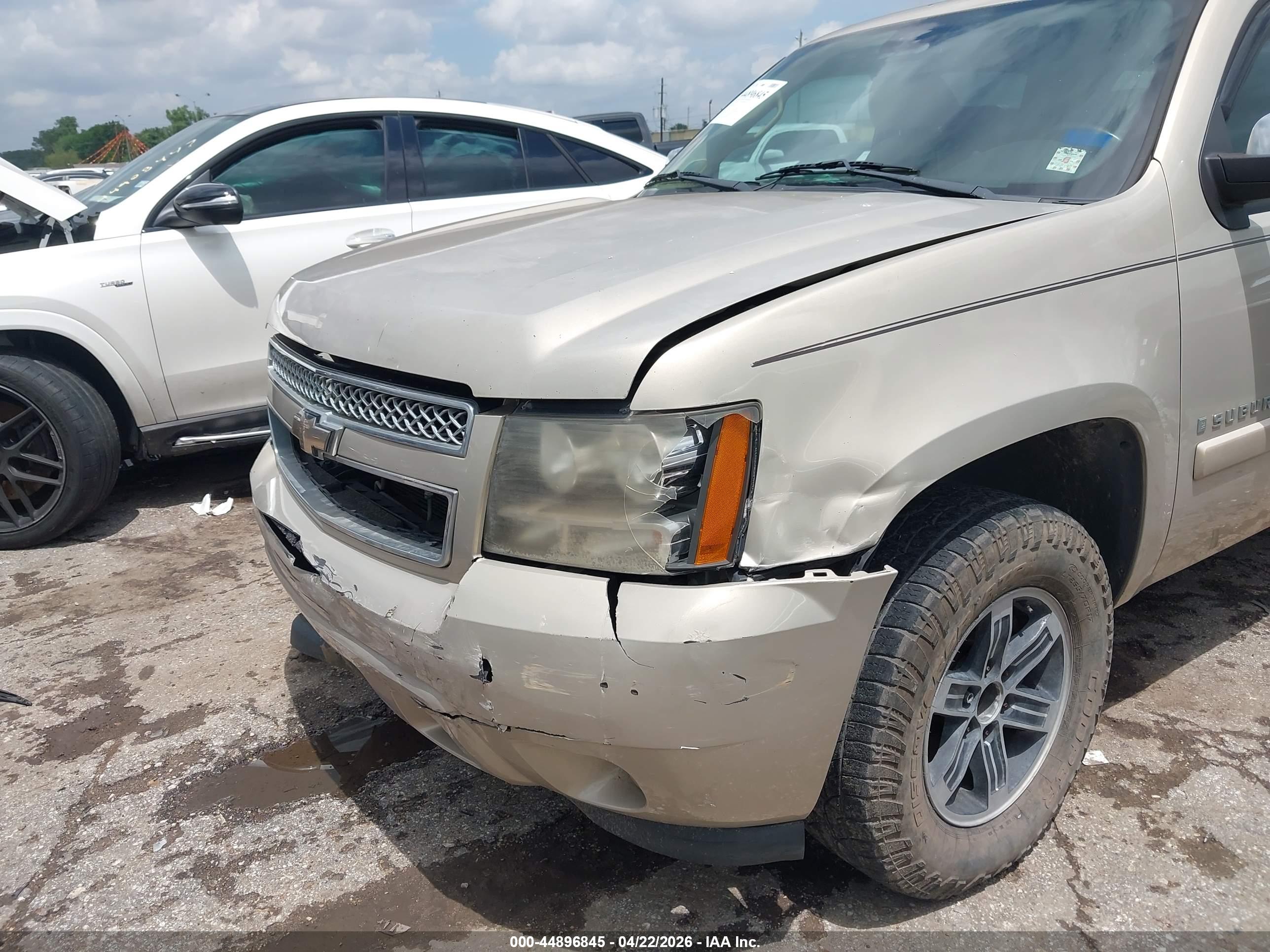 CHEVROLET SUBURBAN image 6