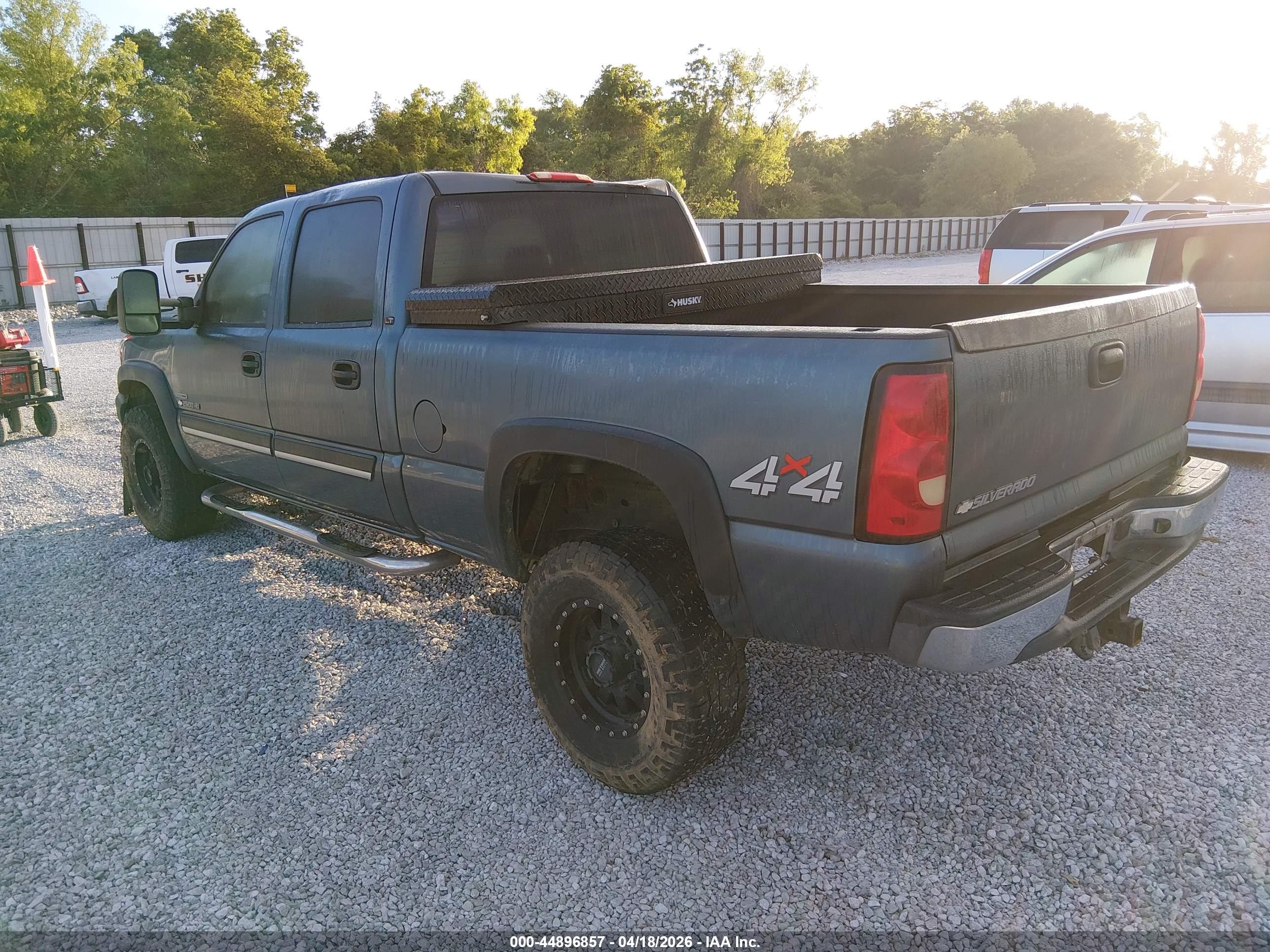 CHEVROLET SILVERADO image 3