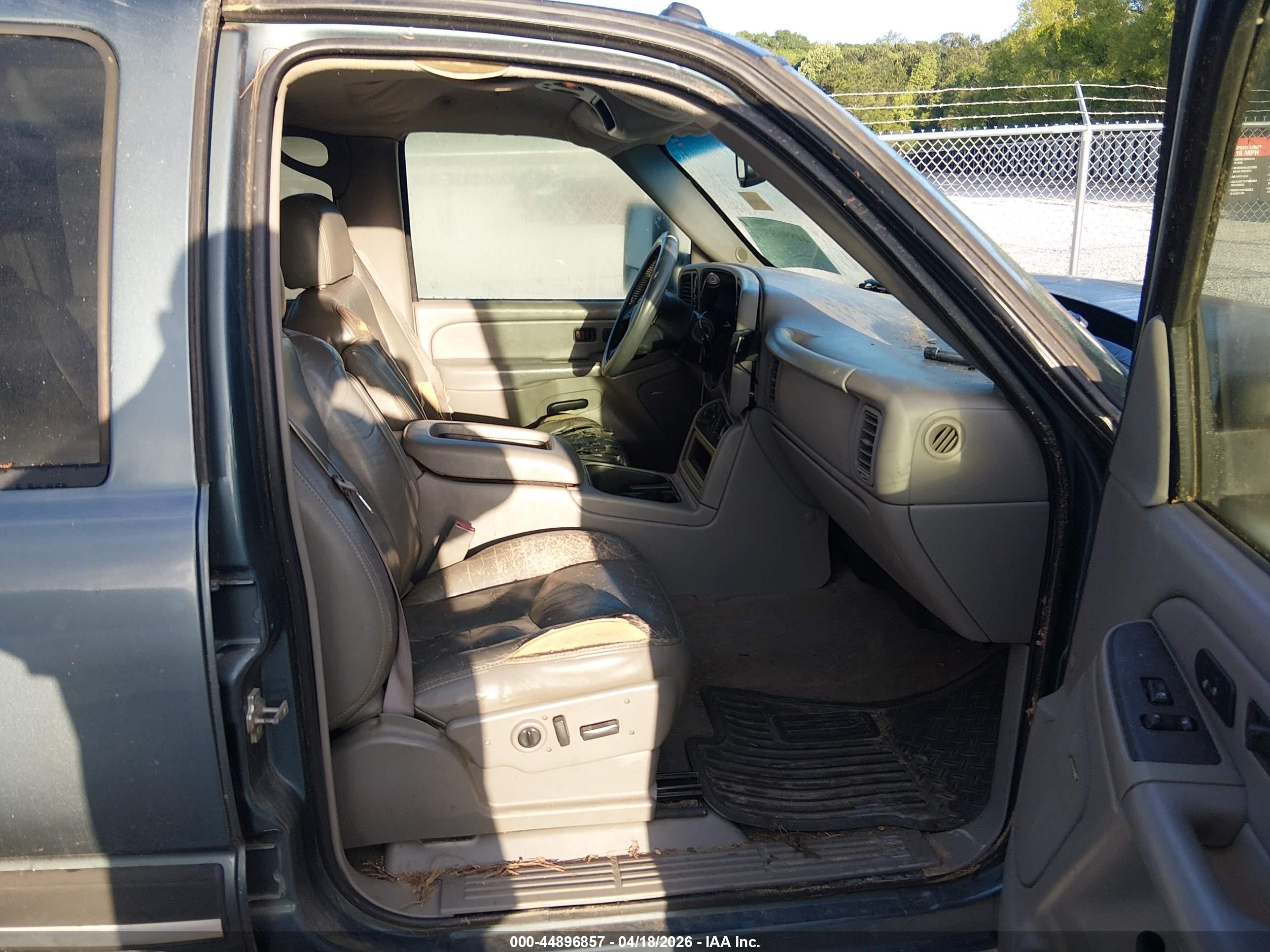 CHEVROLET SILVERADO image 5