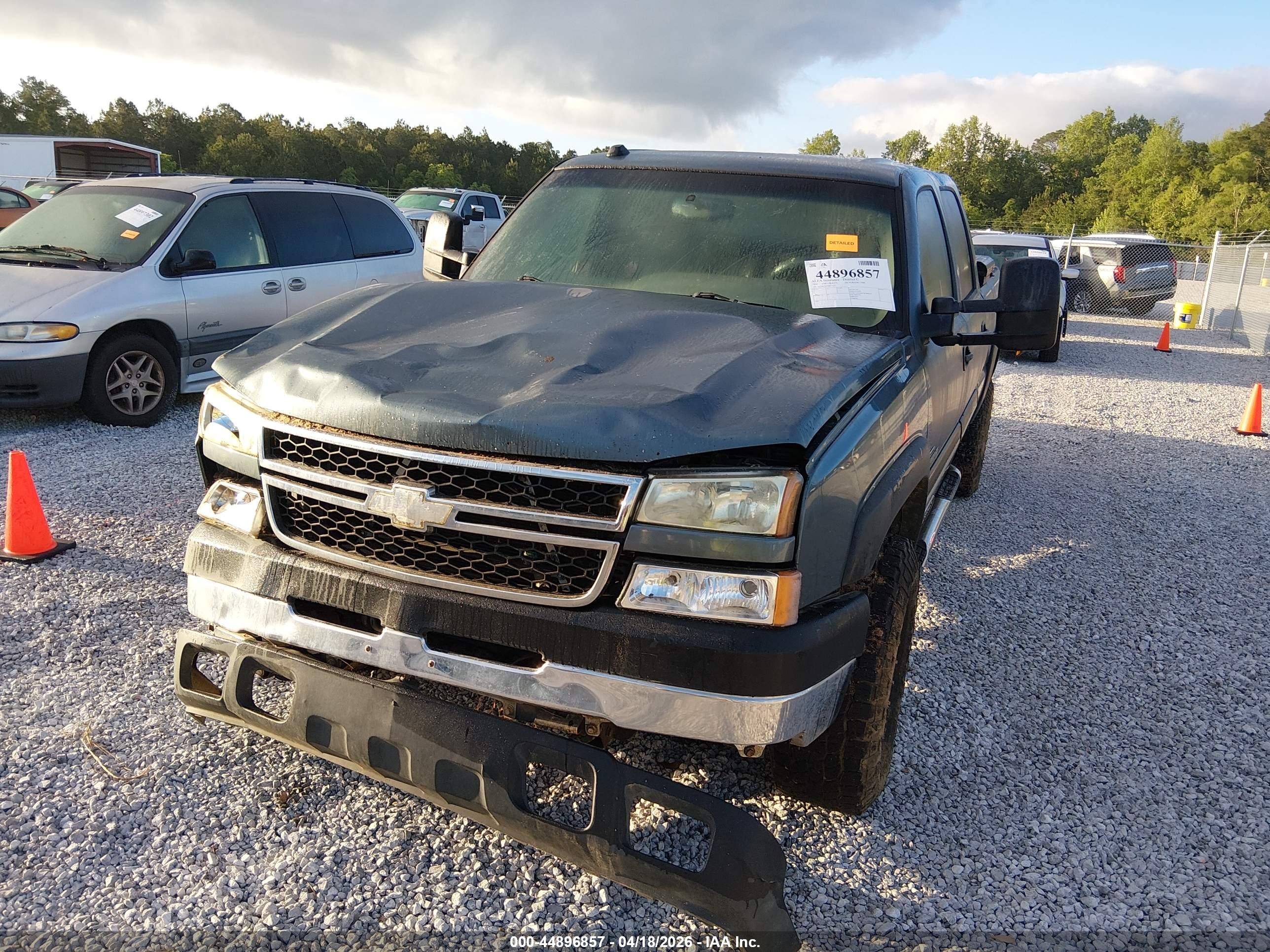 CHEVROLET SILVERADO image 6