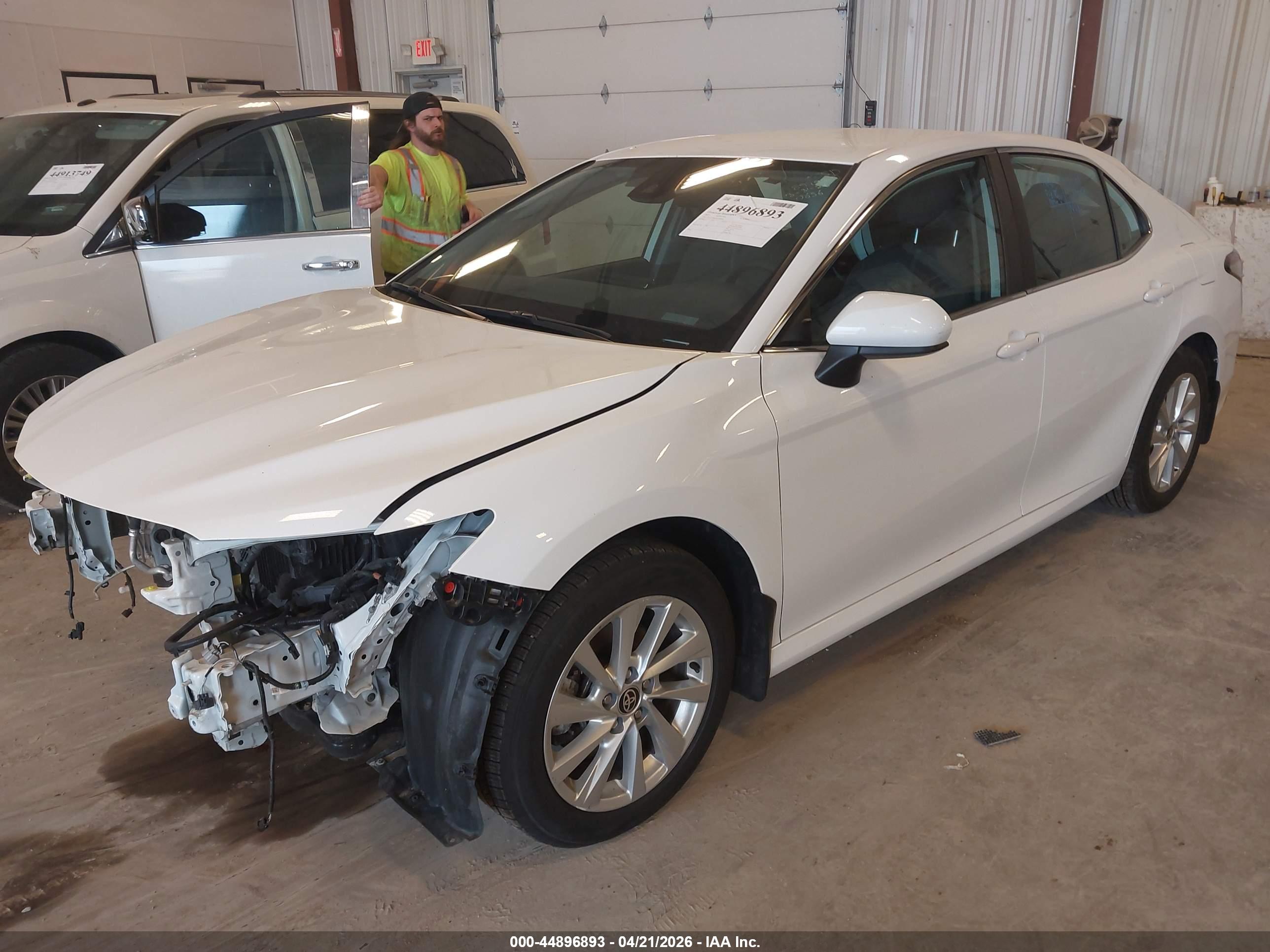 TOYOTA CAMRY image 2