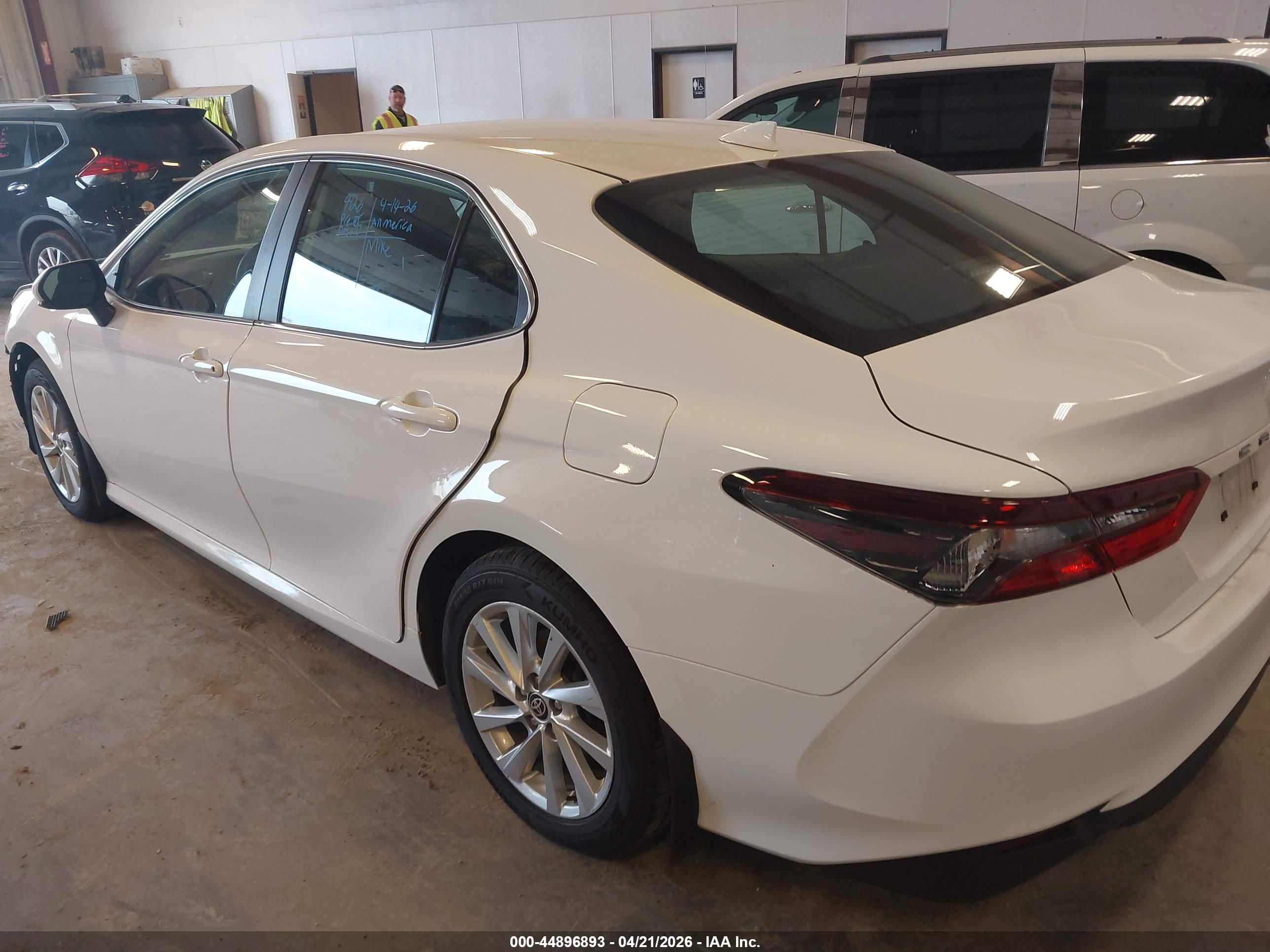 TOYOTA CAMRY image 3