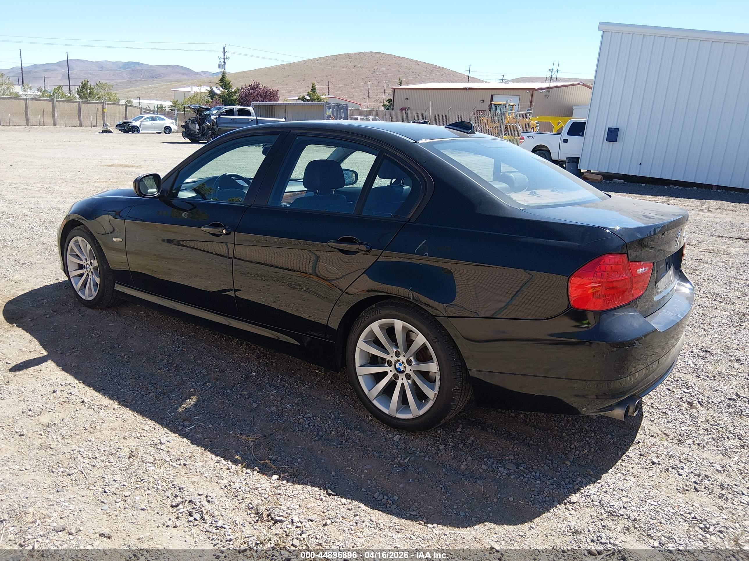 BMW 328I image 3