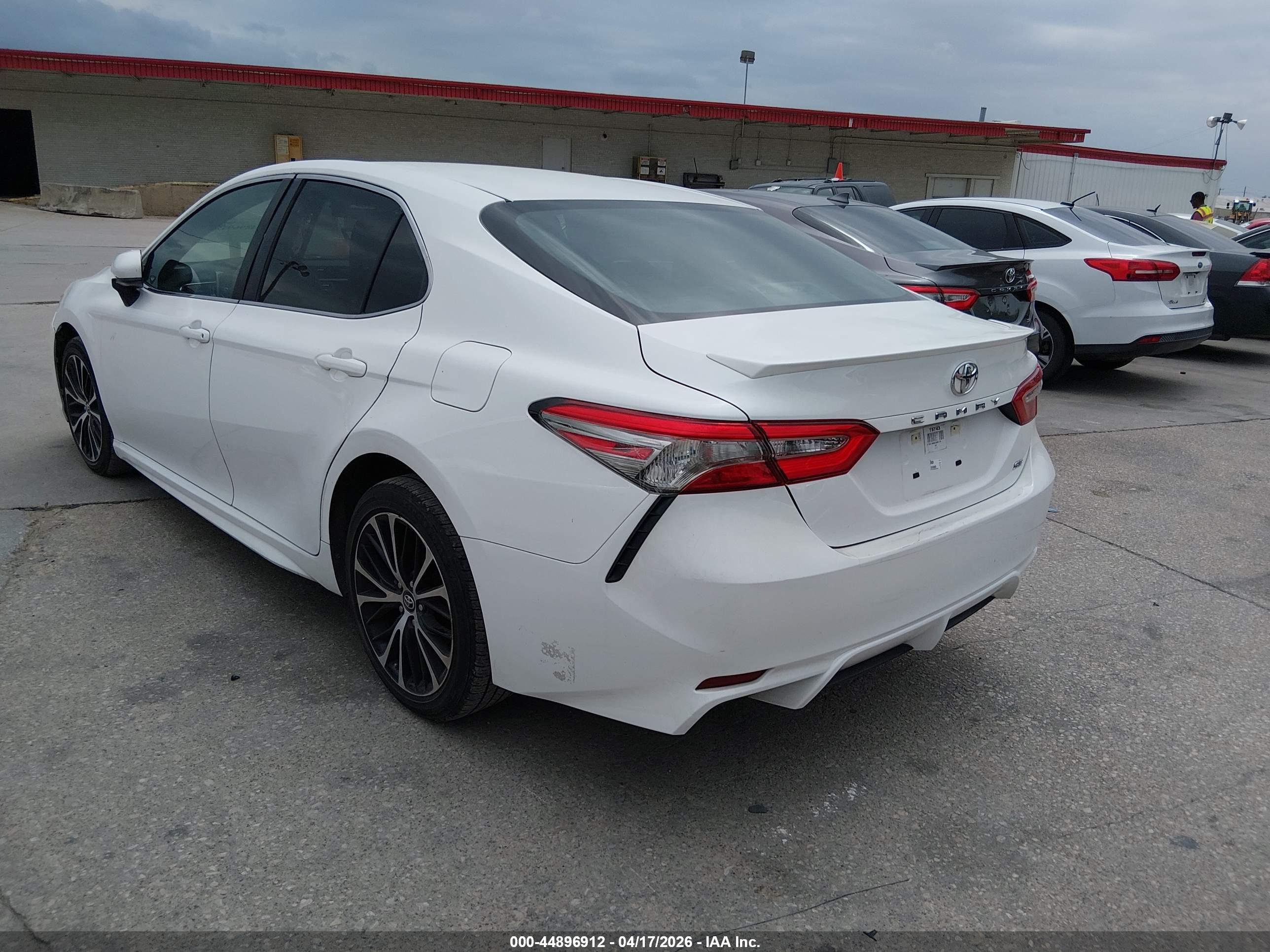 TOYOTA CAMRY image 3