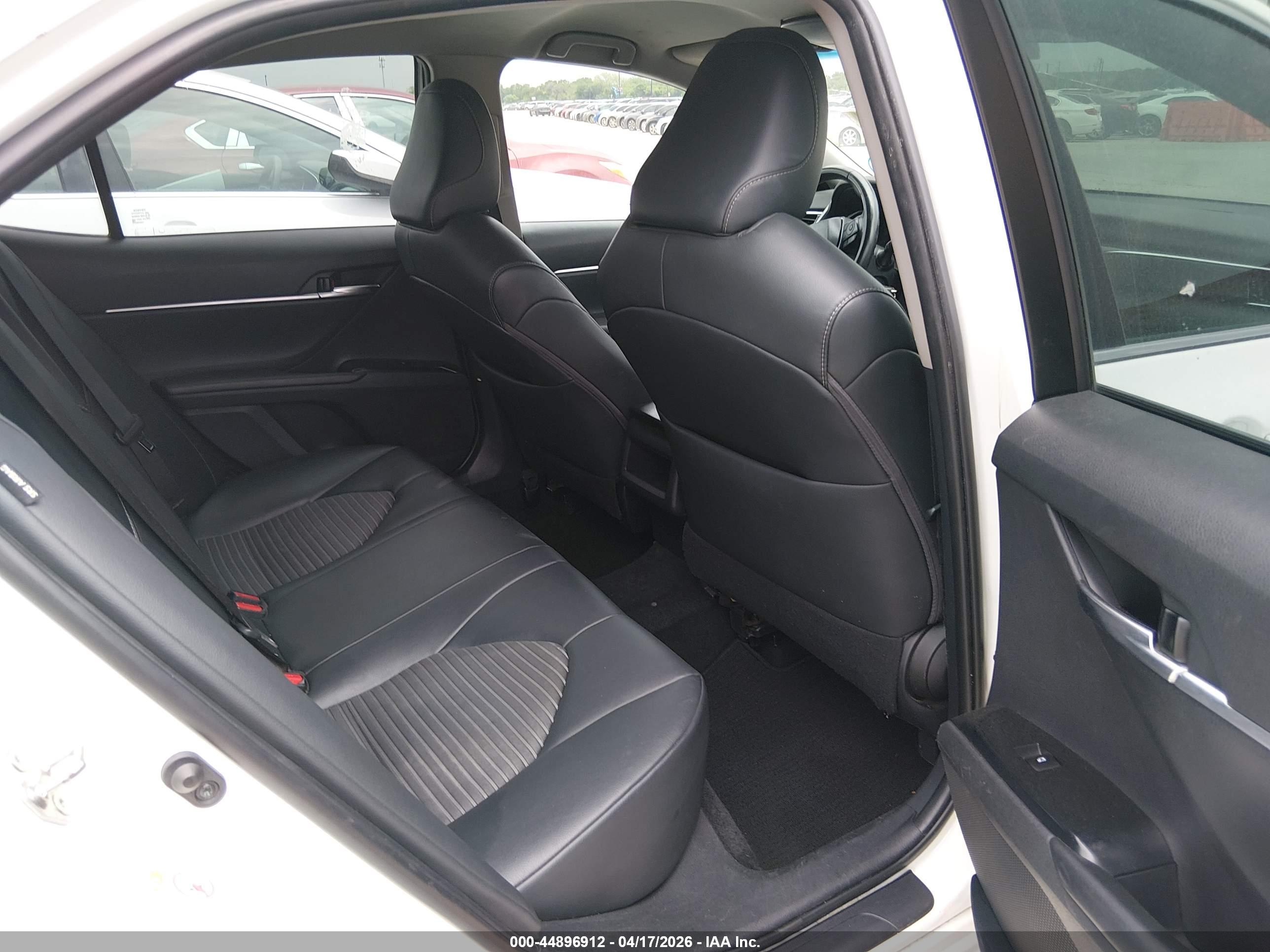 TOYOTA CAMRY image 8