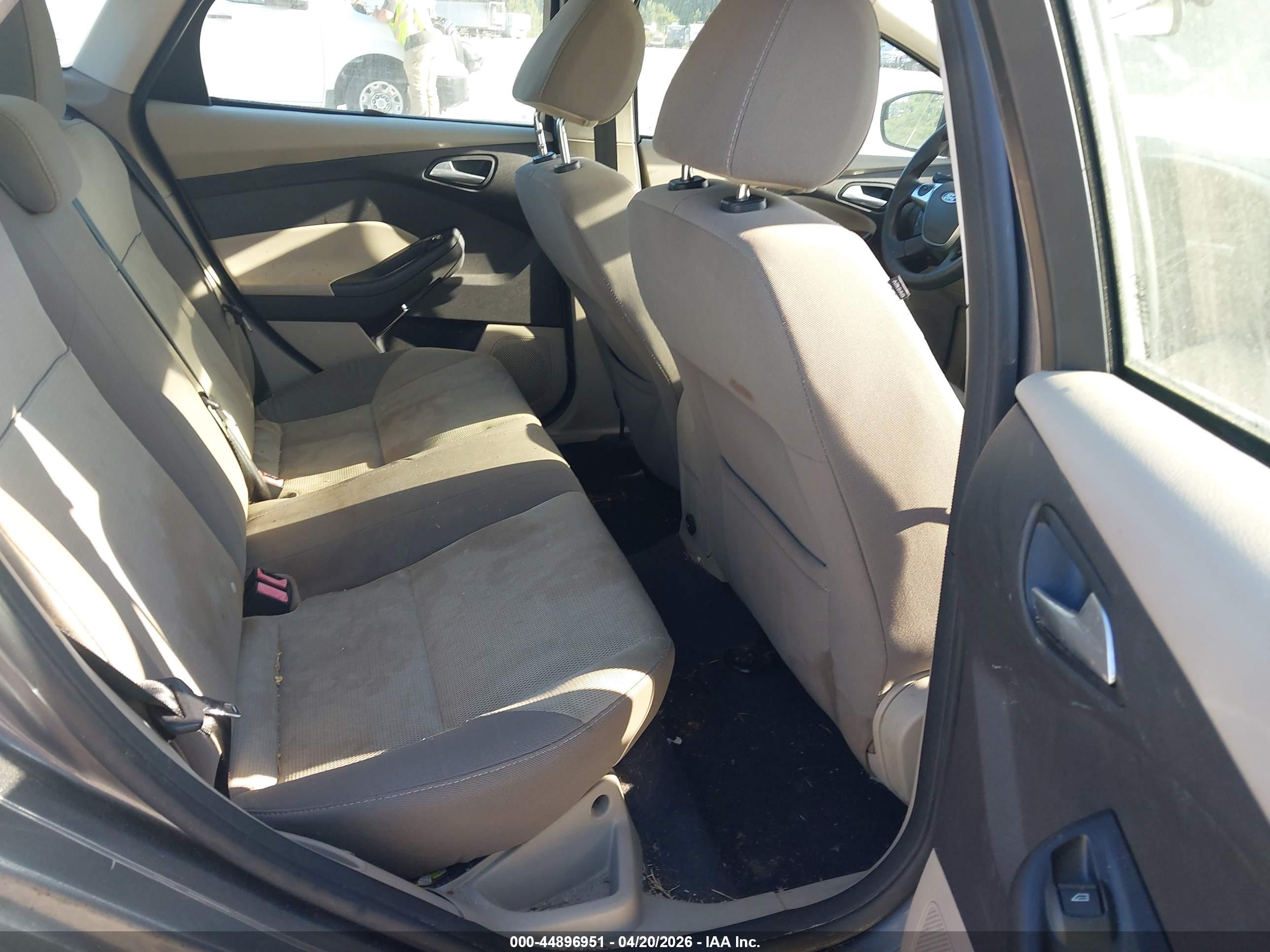 FORD FOCUS image 8