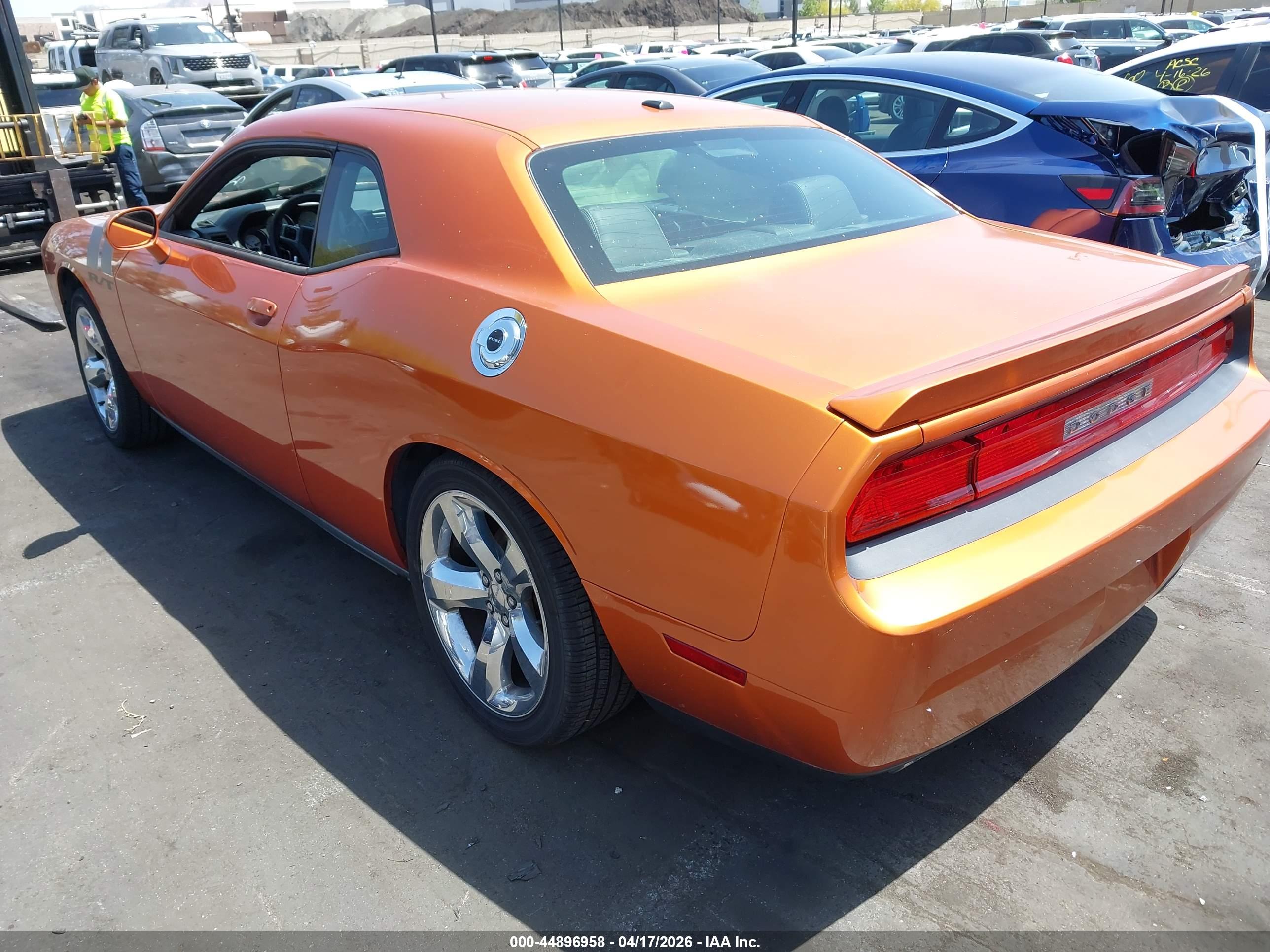 DODGE CHALLENGER image 3