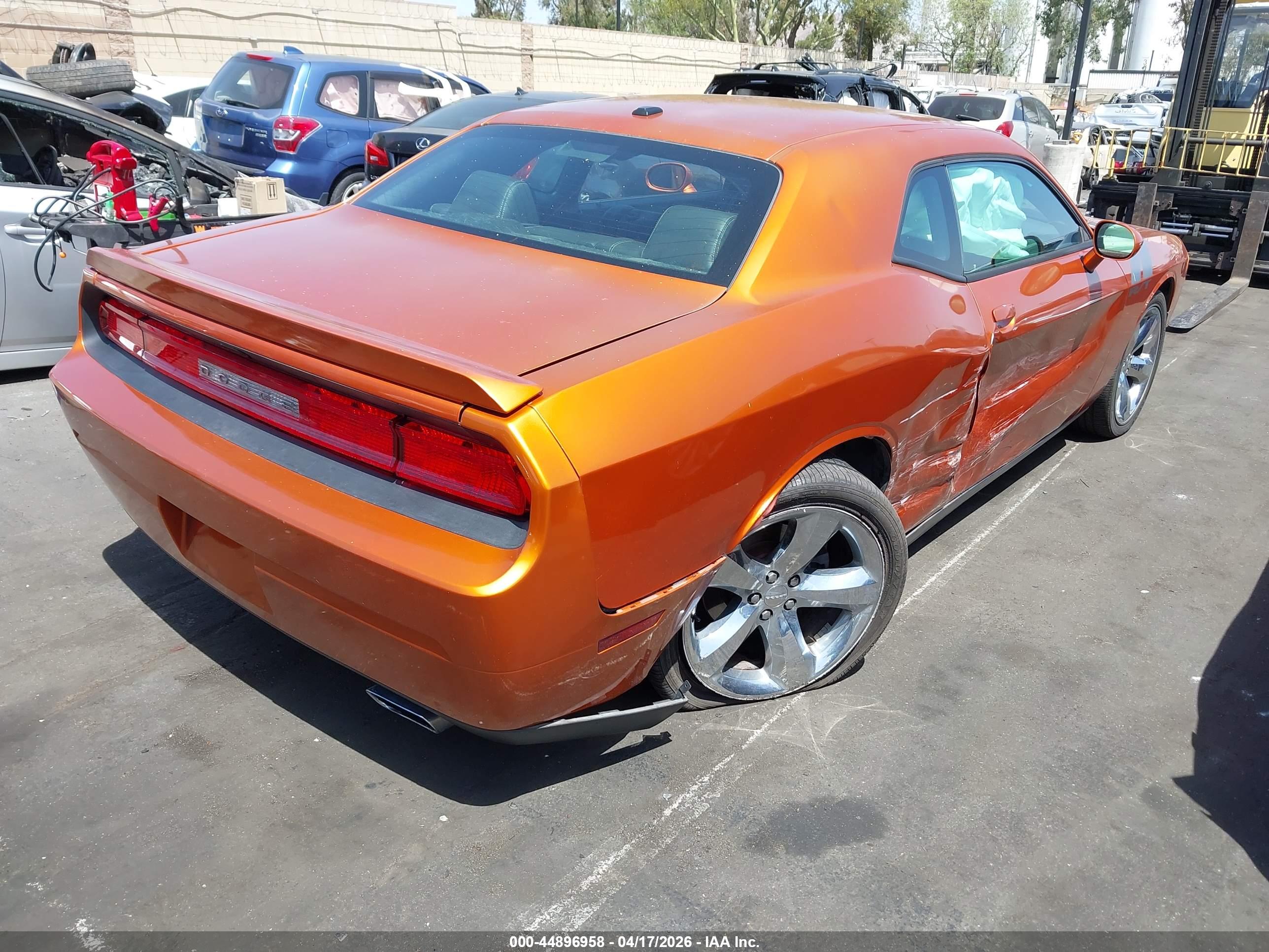 DODGE CHALLENGER image 4