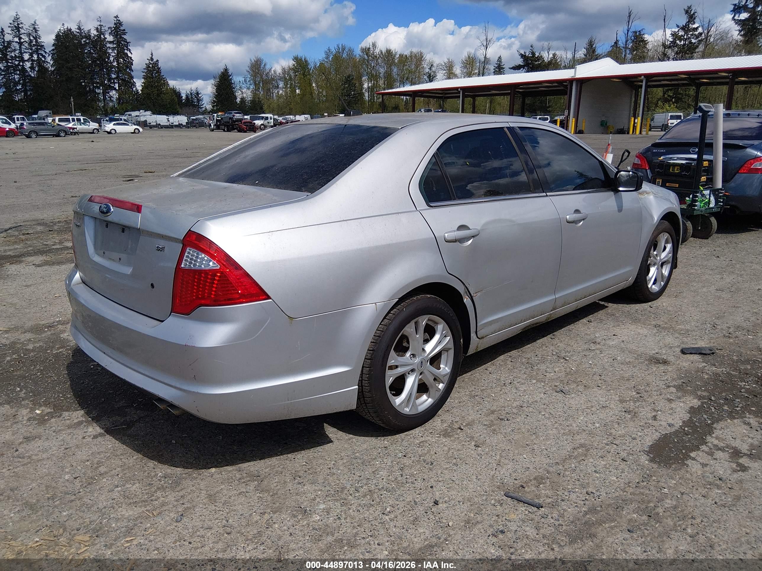 FORD FUSION image 4